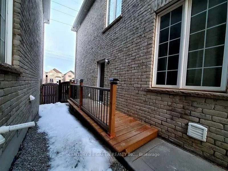 Photo 2 of Unit Bsmt, 21 Timbercove Road, Brampton, Credit Valley — HOMEH