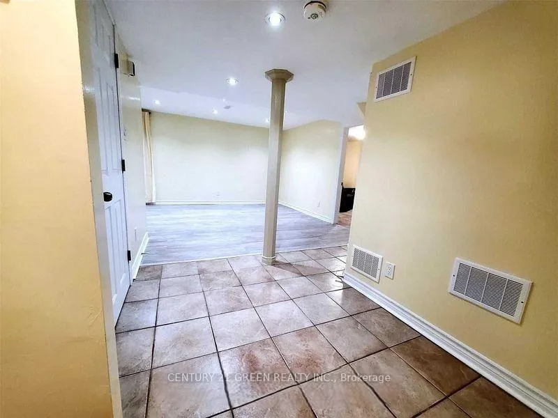 Photo 4 of Unit Bsmt, 21 Timbercove Road, Brampton, Credit Valley — HOMEH