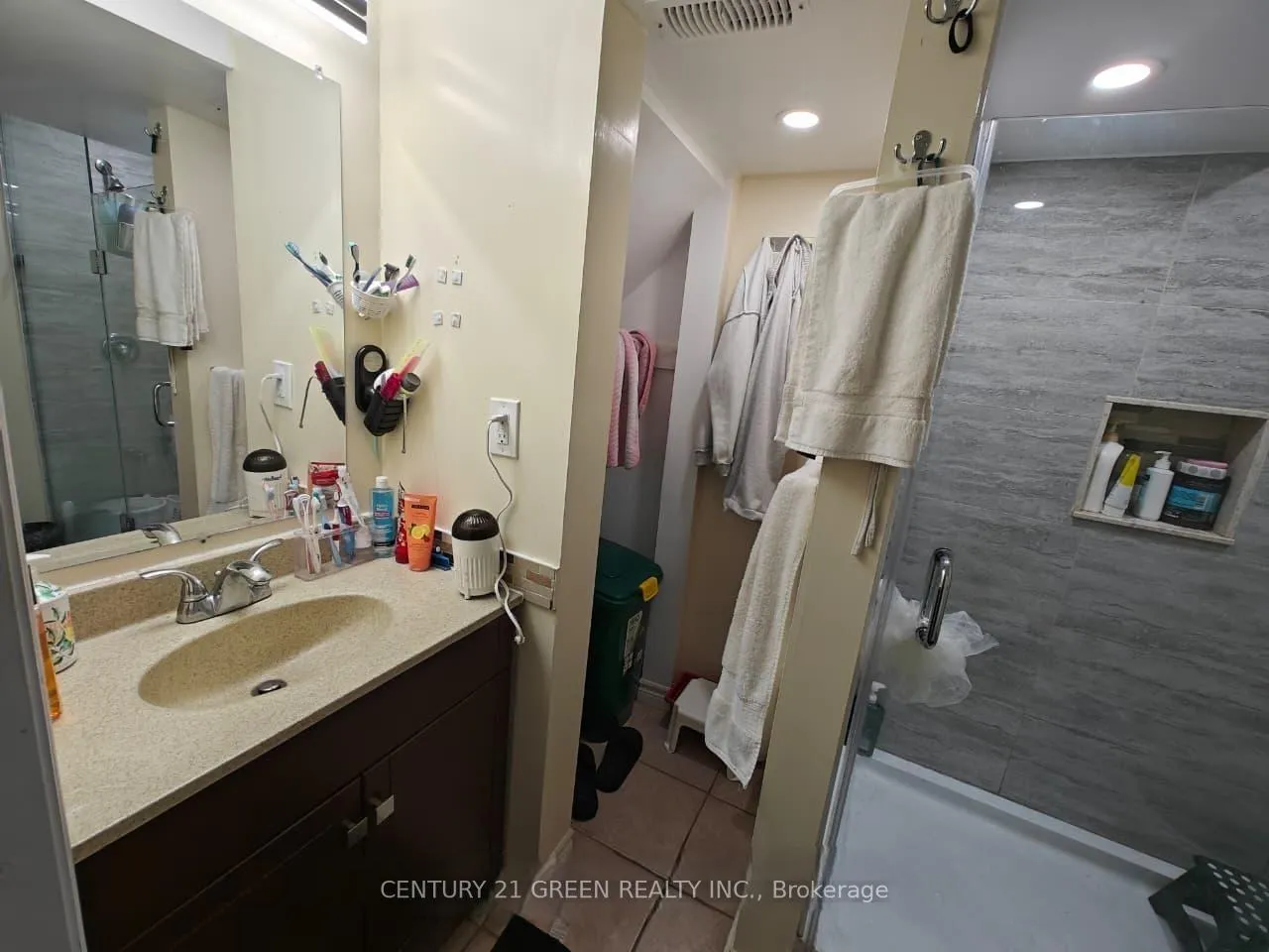 Photo 7 of Unit Bsmt, 21 Timbercove Road, Brampton, Credit Valley — HOMEH