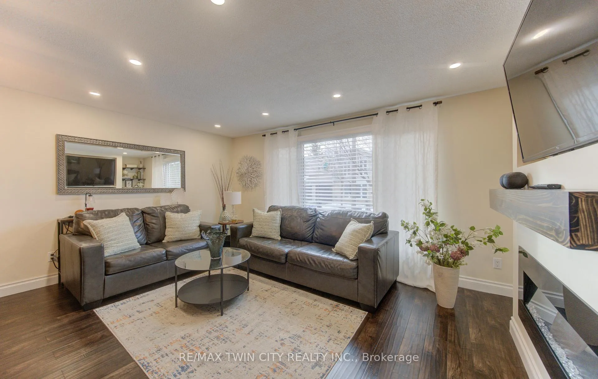 Photo 5 of Unit 36, 175 Elm Ridge Drive, Kitchener — HOMEH