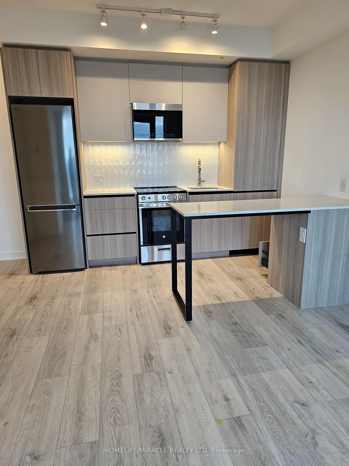 Photo 3 of Unit 814, 20 All Nations Drive, Brampton, Northwest Brampton — HOMEH