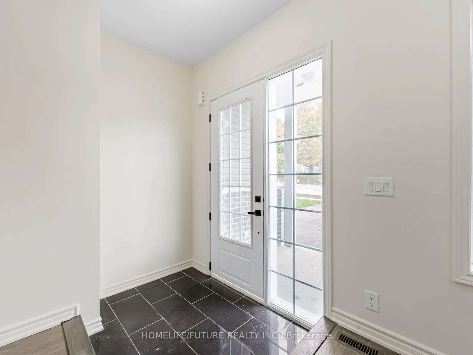 Photo 4 of 506 Simcoe Street, Brock, Beaverton — HOMEH