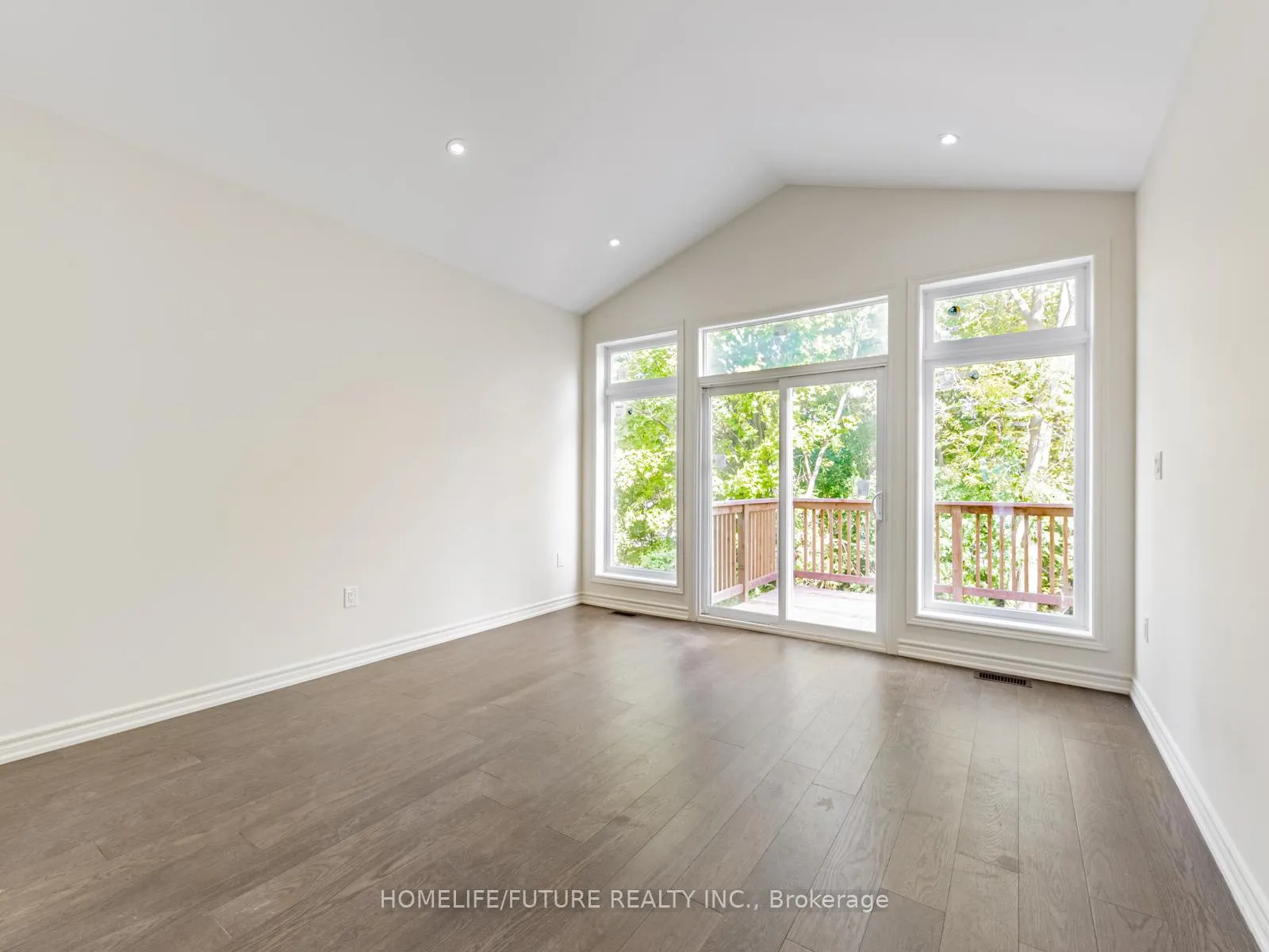 Photo 16 of 506 Simcoe Street, Brock, Beaverton — HOMEH
