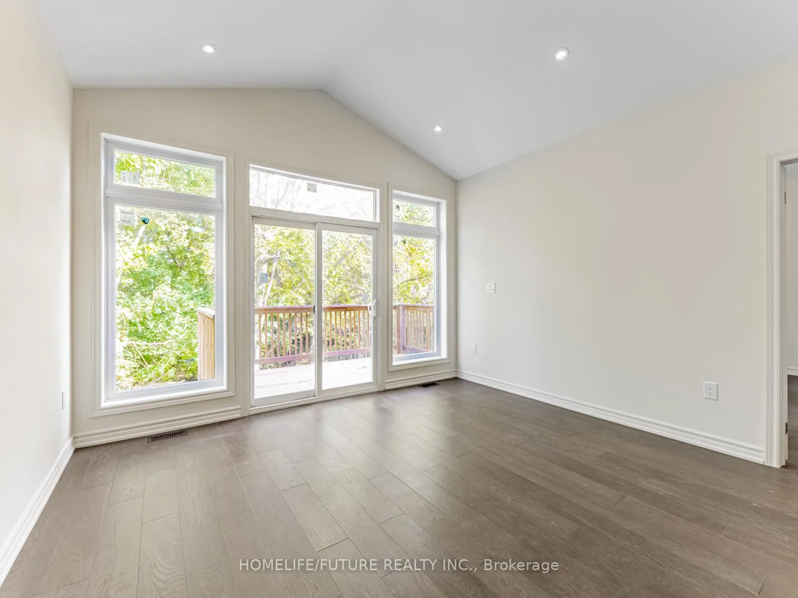 Photo 17 of 506 Simcoe Street, Brock, Beaverton — HOMEH