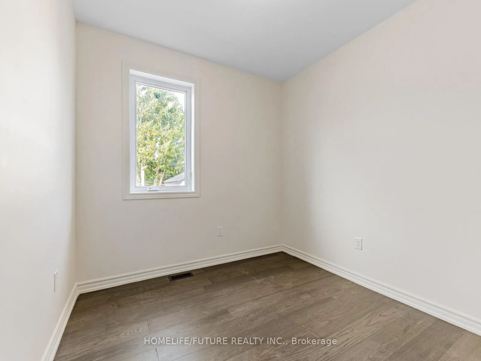 Photo 26 of 506 Simcoe Street, Brock, Beaverton — HOMEH