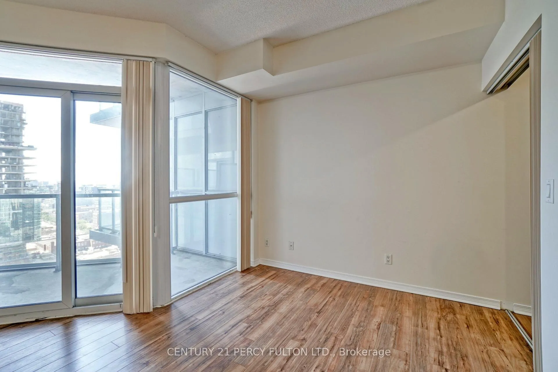 Photo 7 of Unit 2211, 352 Front Street W, Toronto, Waterfront Communities — HOMEH