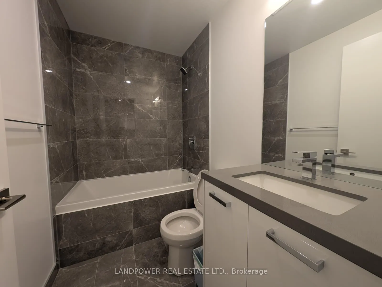 Photo 13 of Unit 2003, 284 King Street E, Toronto, Moss Park — HOMEH