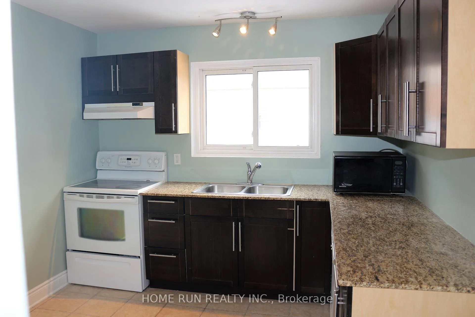 Photo 5 of 1000 Debra Avenue, Ottawa, Carleton Square — HOMEH