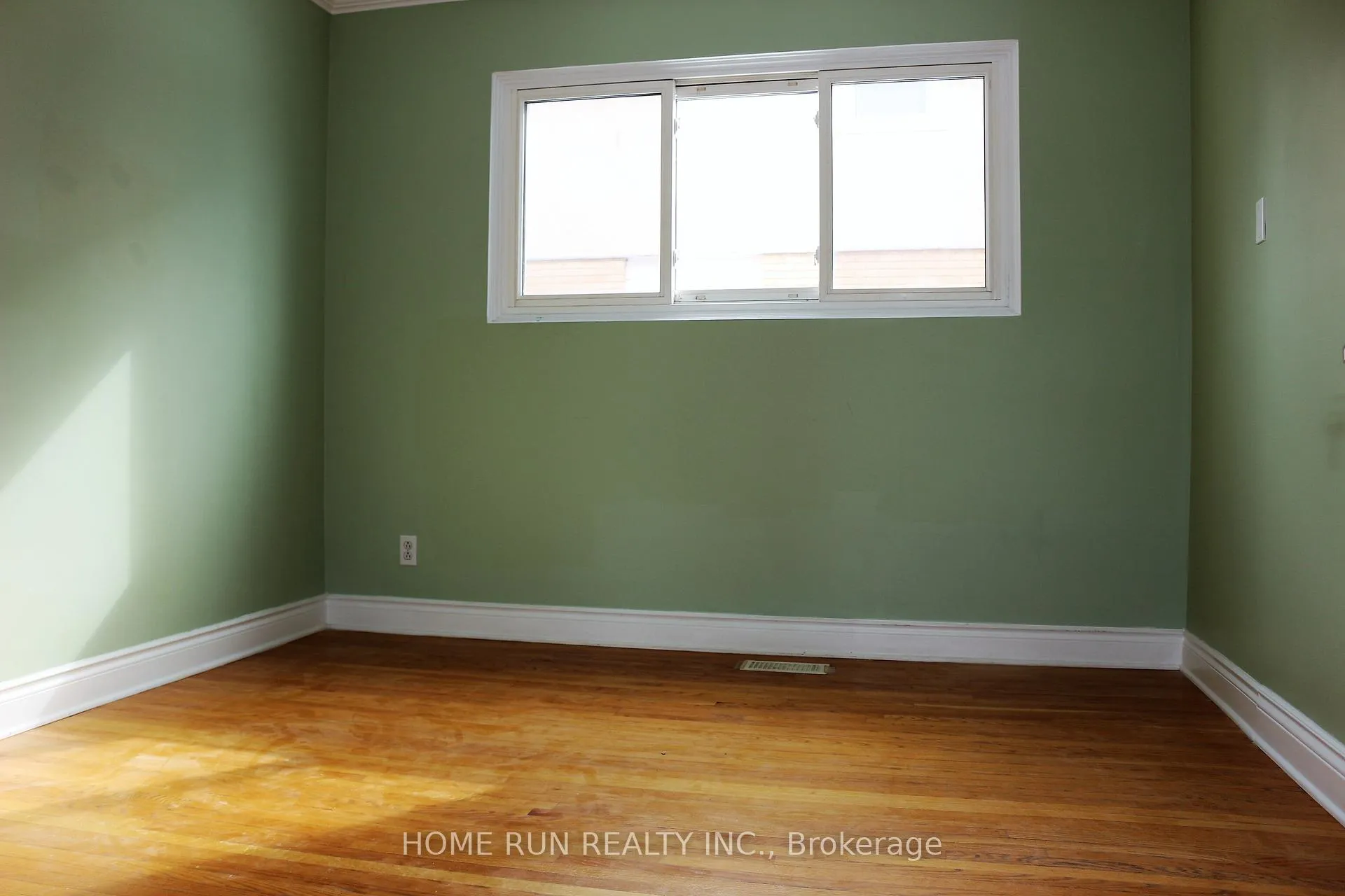 Photo 7 of 1000 Debra Avenue, Ottawa, Carleton Square — HOMEH