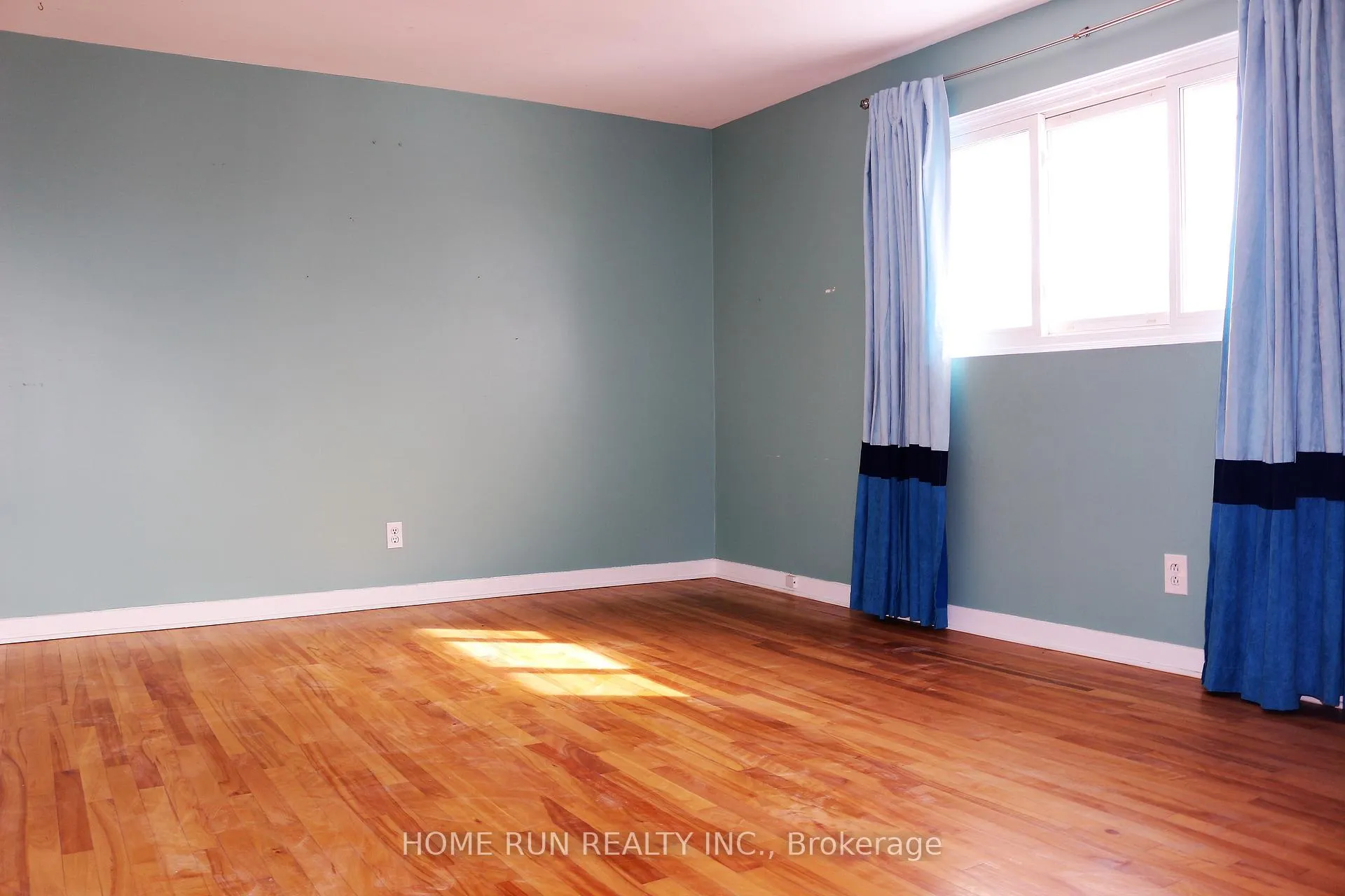Photo 8 of 1000 Debra Avenue, Ottawa, Carleton Square — HOMEH