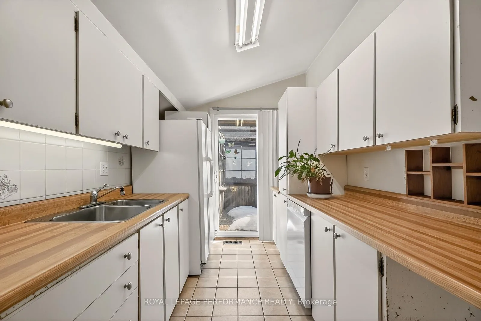 Photo 14 of 1132 Adirondack Drive, Ottawa, Kenson Park — HOMEH