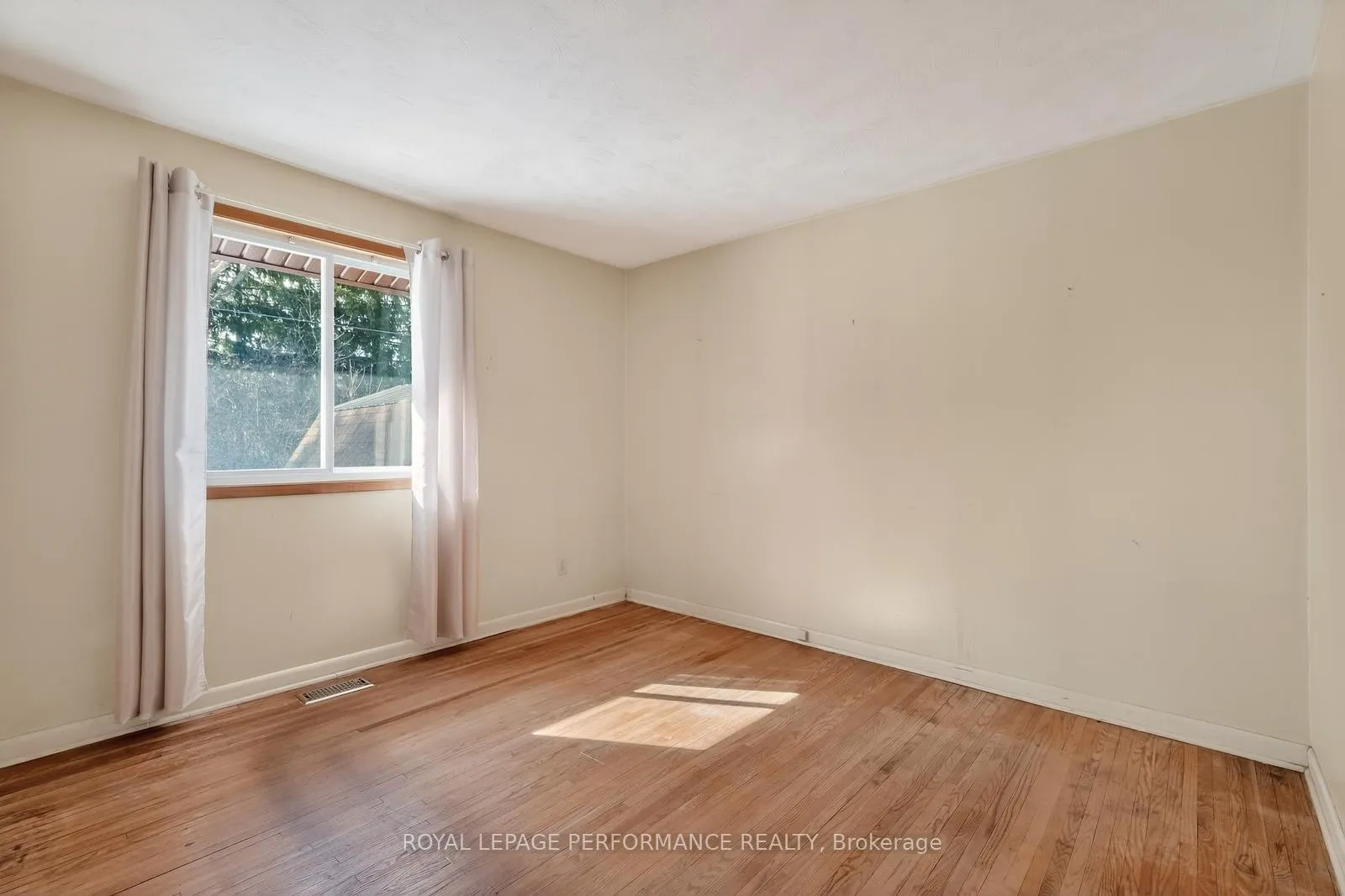 Photo 16 of 1132 Adirondack Drive, Ottawa, Kenson Park — HOMEH