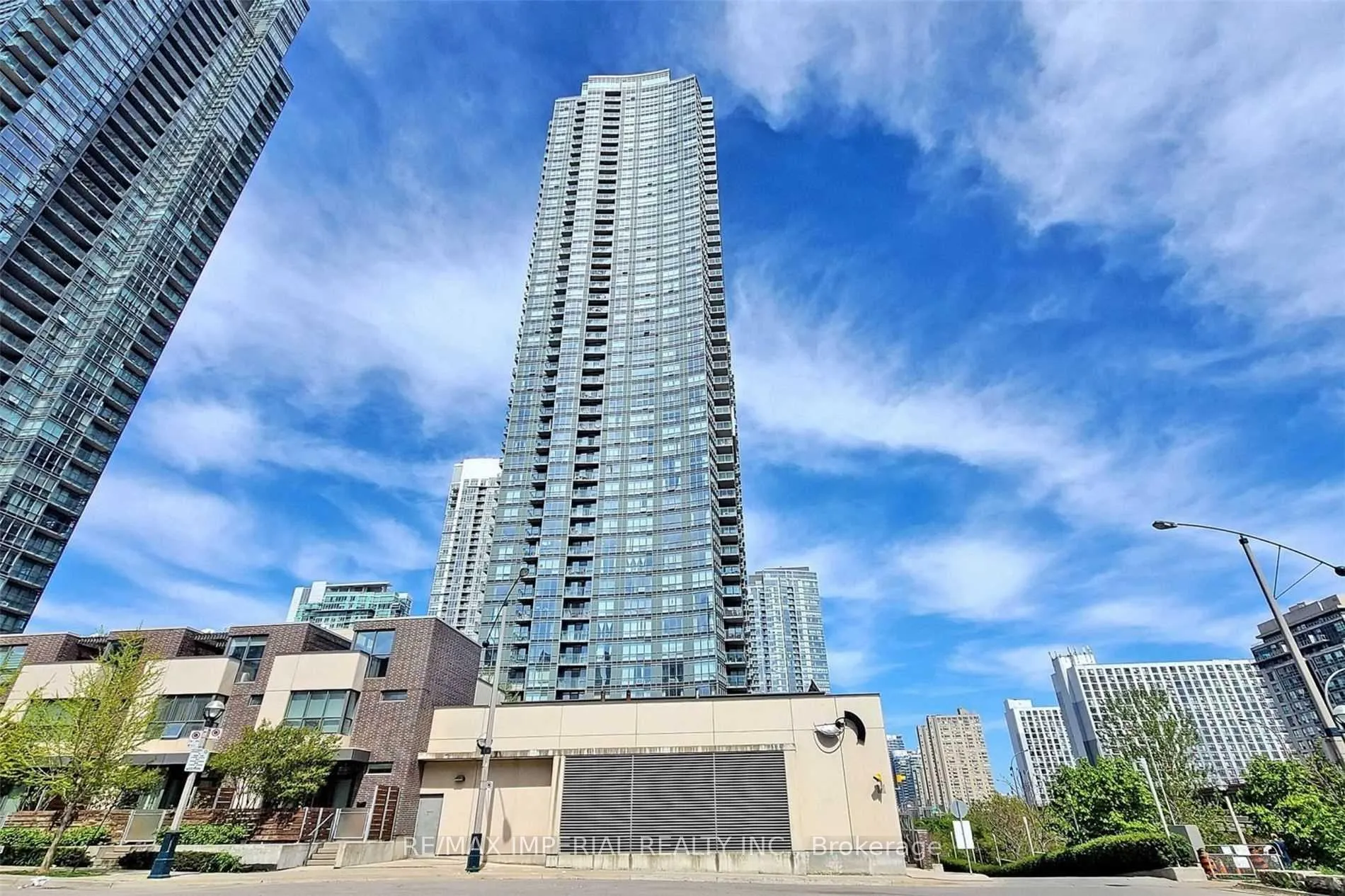 Front of Unit 2808, 11 Brunel Court