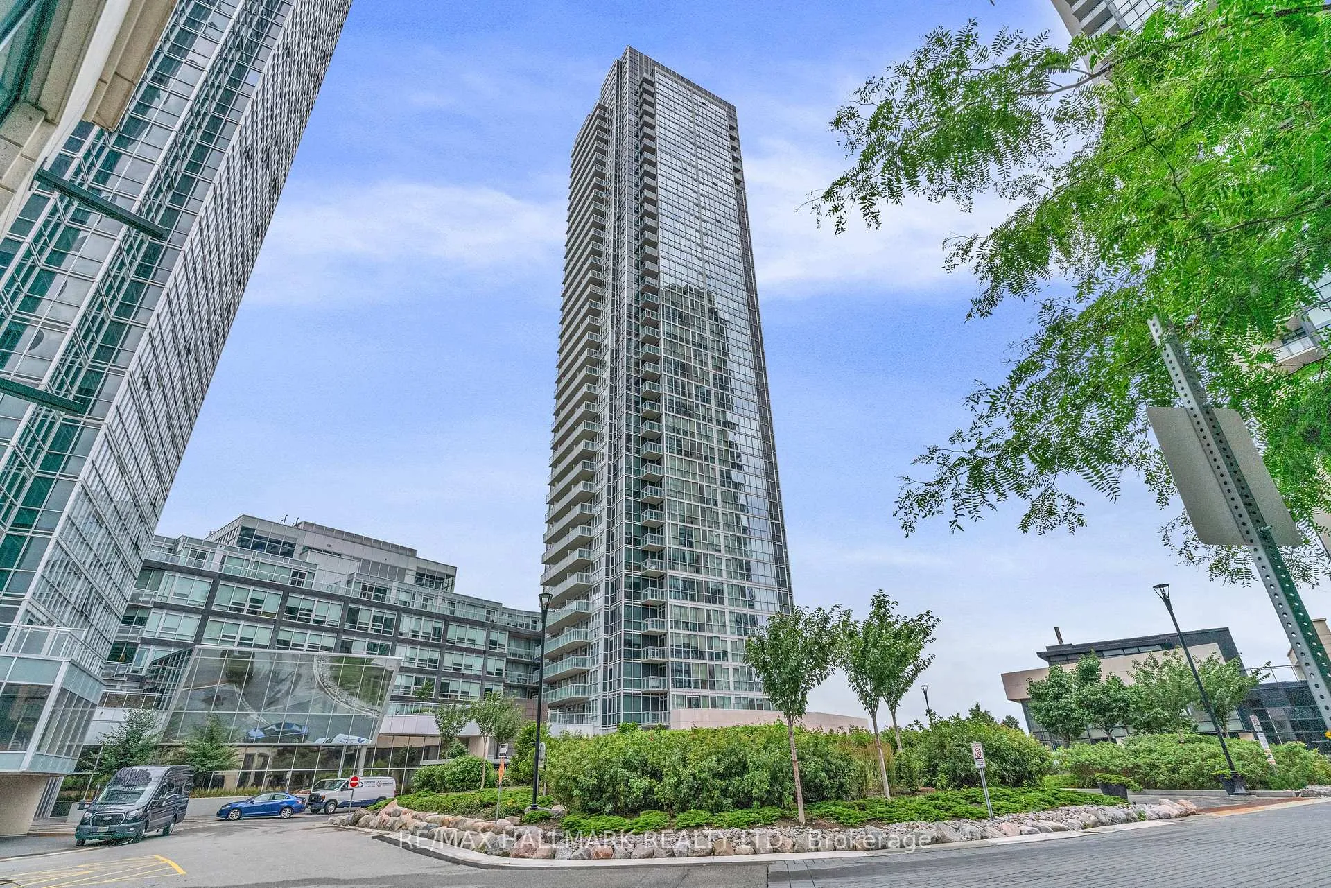 Photo 2 of Unit 327, 2908 Highway 7, Vaughan, Concord — HOMEH