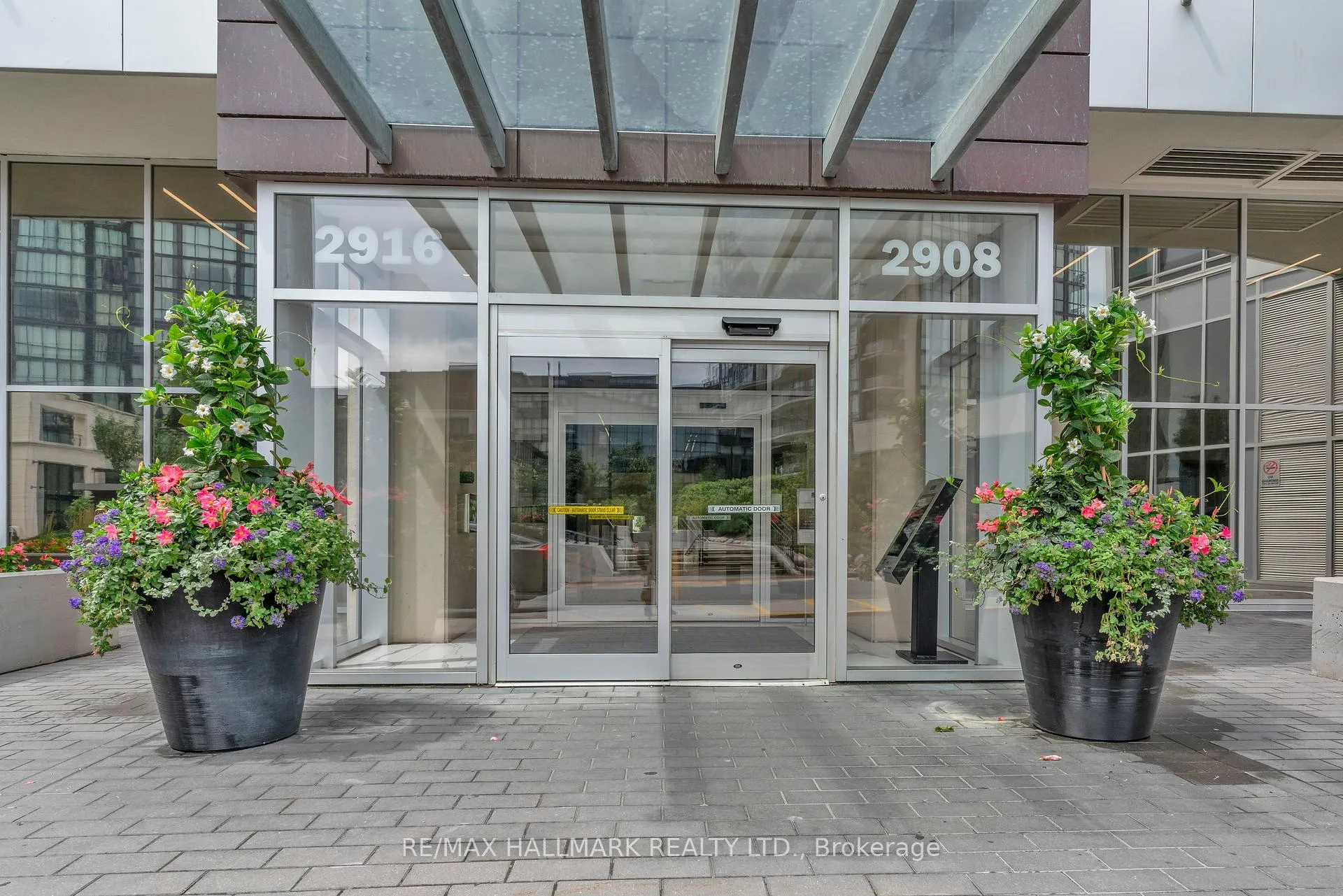 Photo 3 of Unit 327, 2908 Highway 7, Vaughan, Concord — HOMEH