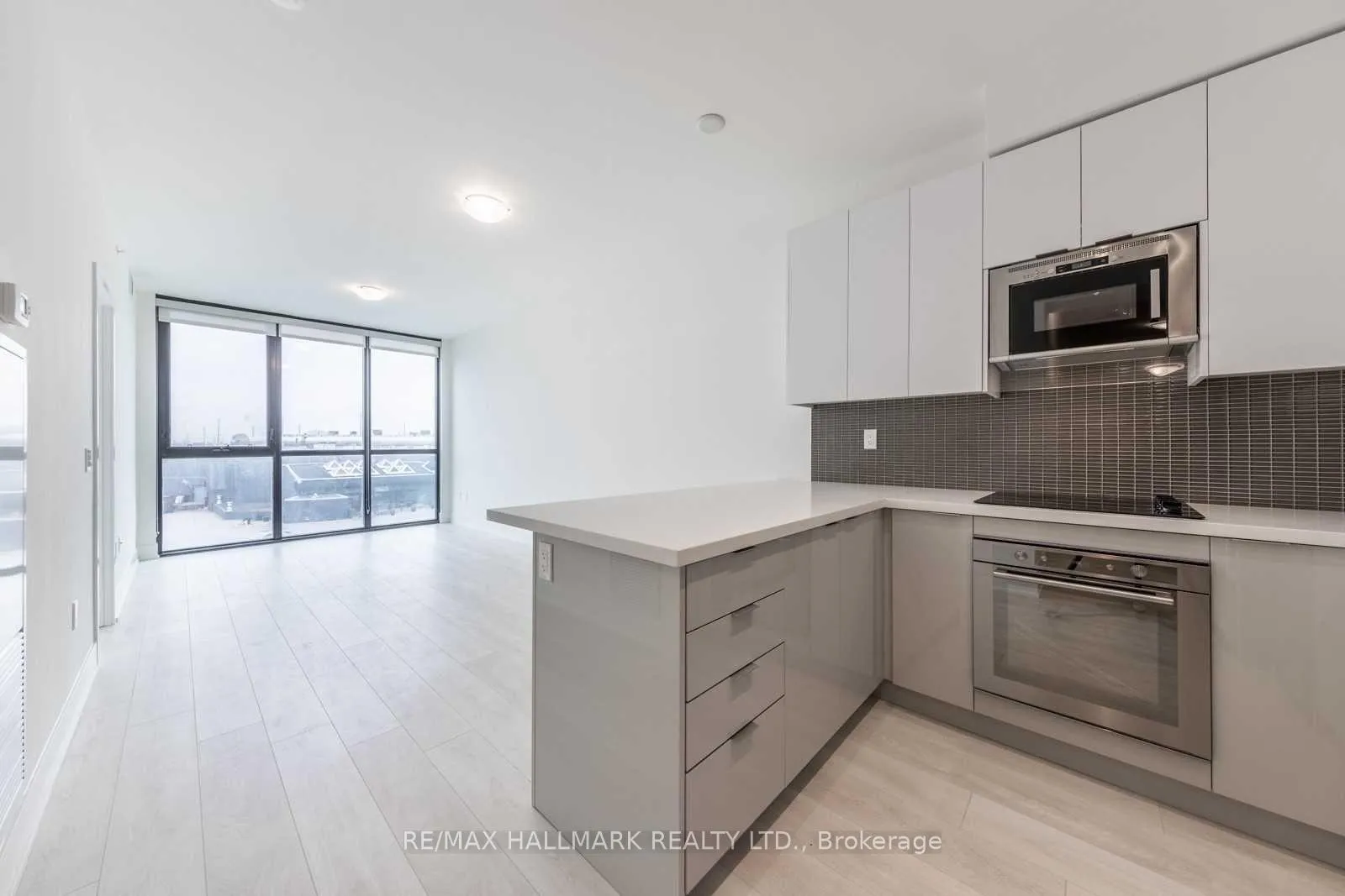 Photo 6 of Unit 327, 2908 Highway 7, Vaughan, Concord — HOMEH