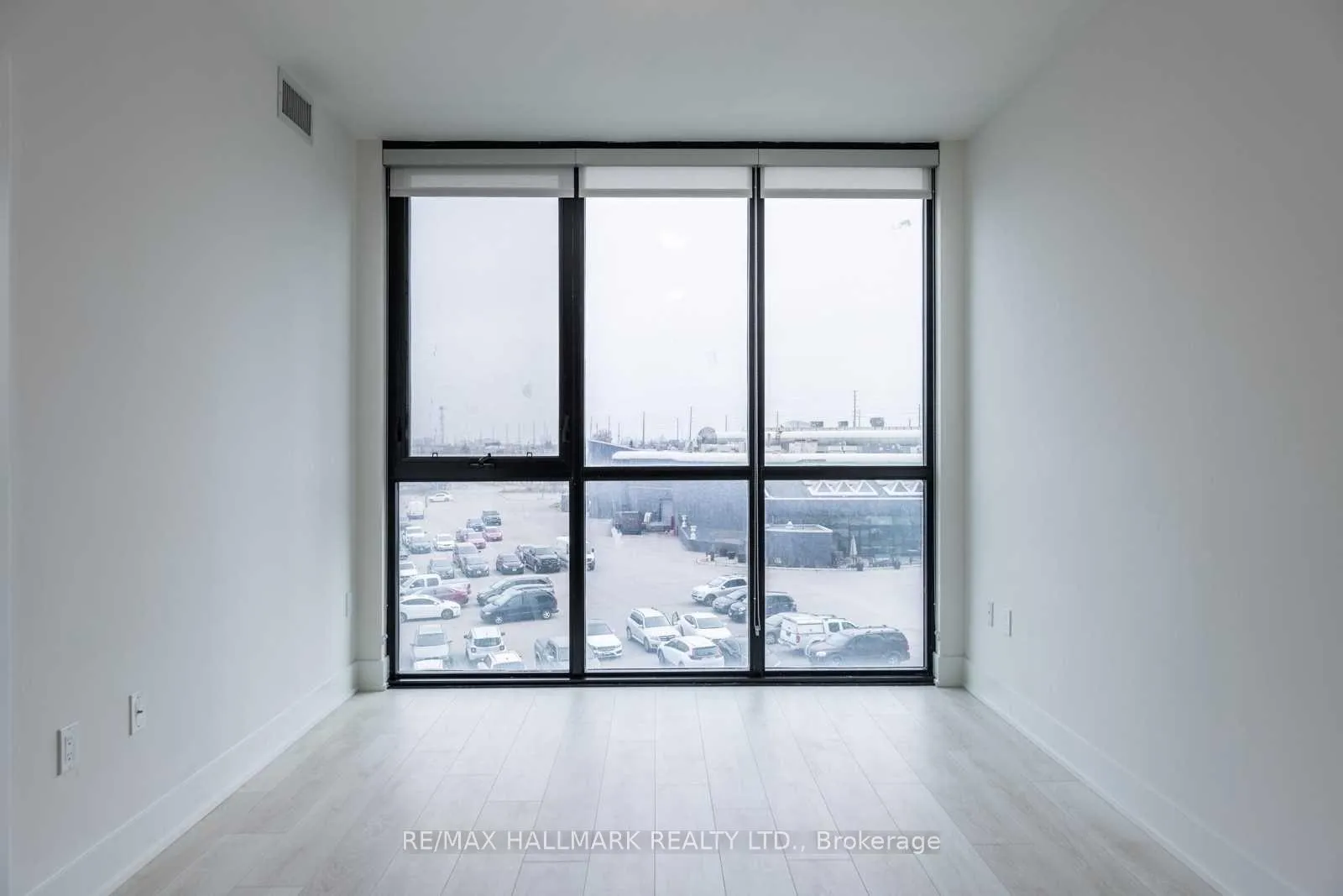 Photo 12 of Unit 327, 2908 Highway 7, Vaughan, Concord — HOMEH