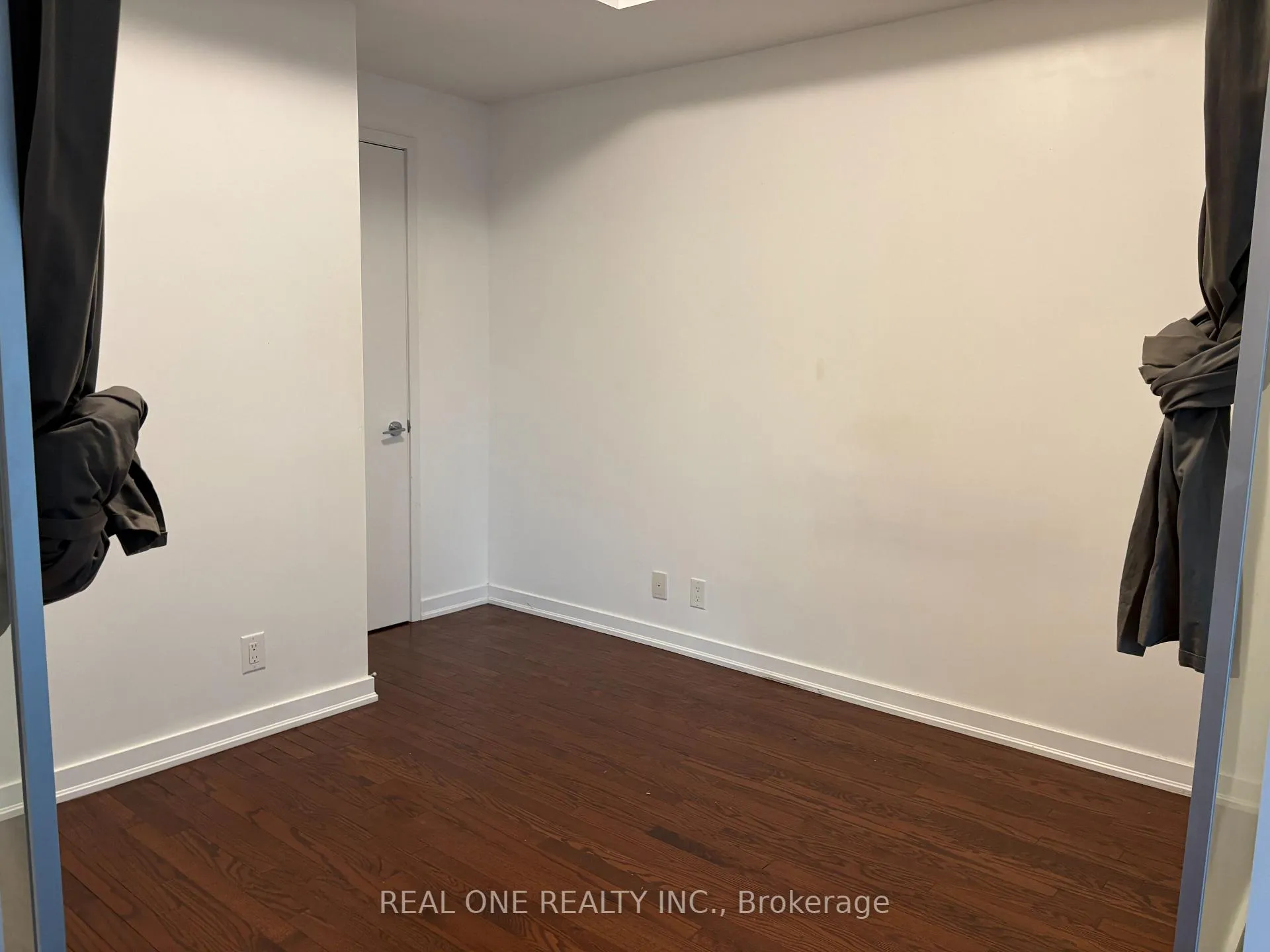 Photo 4 of Unit 1106, 12 York Street, Toronto, Waterfront Communities — HOMEH