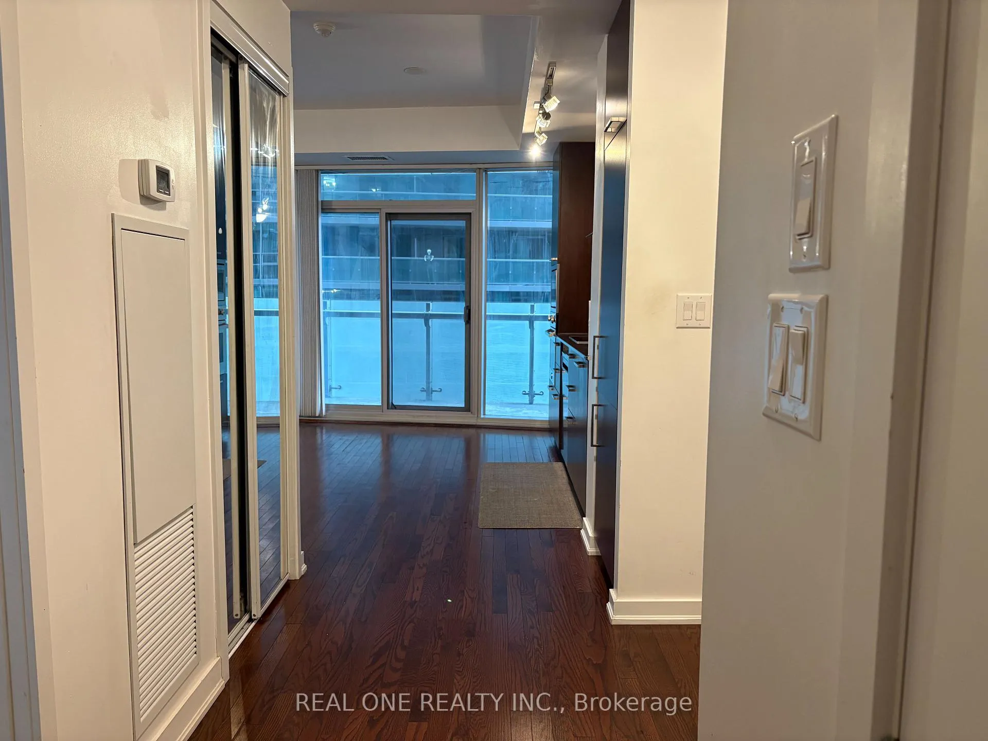 Photo 8 of Unit 1106, 12 York Street, Toronto, Waterfront Communities — HOMEH