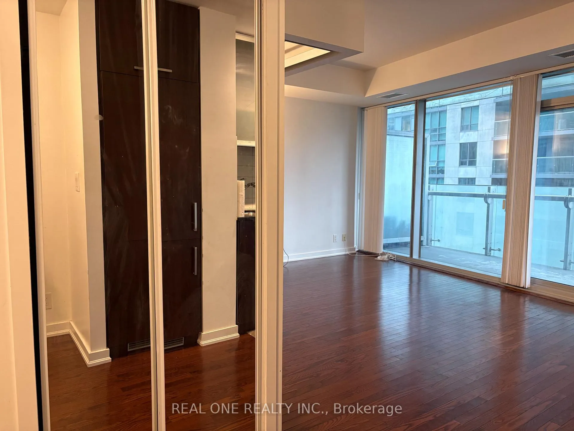 Photo 10 of Unit 1106, 12 York Street, Toronto, Waterfront Communities — HOMEH