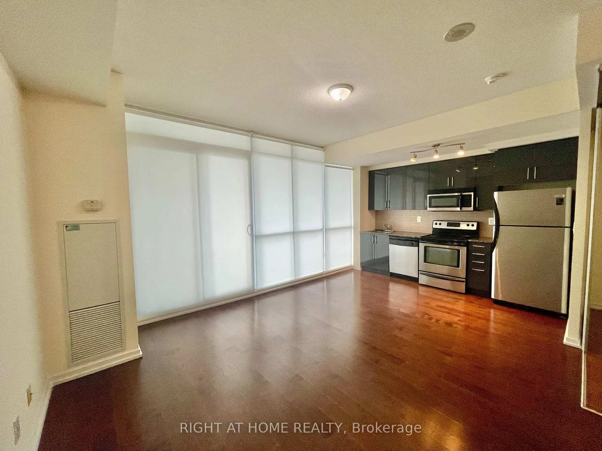 Photo 6 of Unit 1311, 55 Bremner Boulevard, Toronto, Waterfront Communities — HOMEH