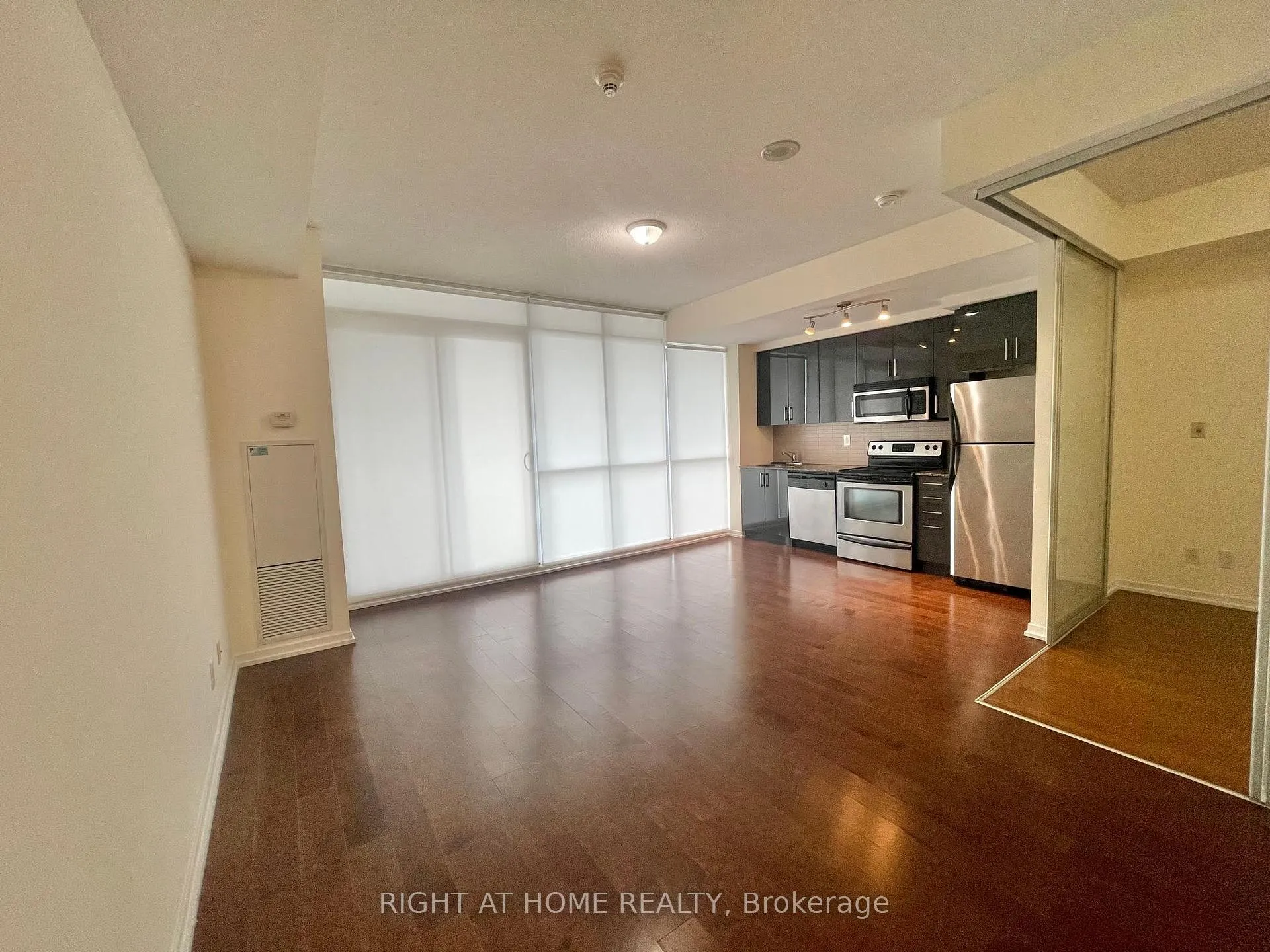 Photo 7 of Unit 1311, 55 Bremner Boulevard, Toronto, Waterfront Communities — HOMEH