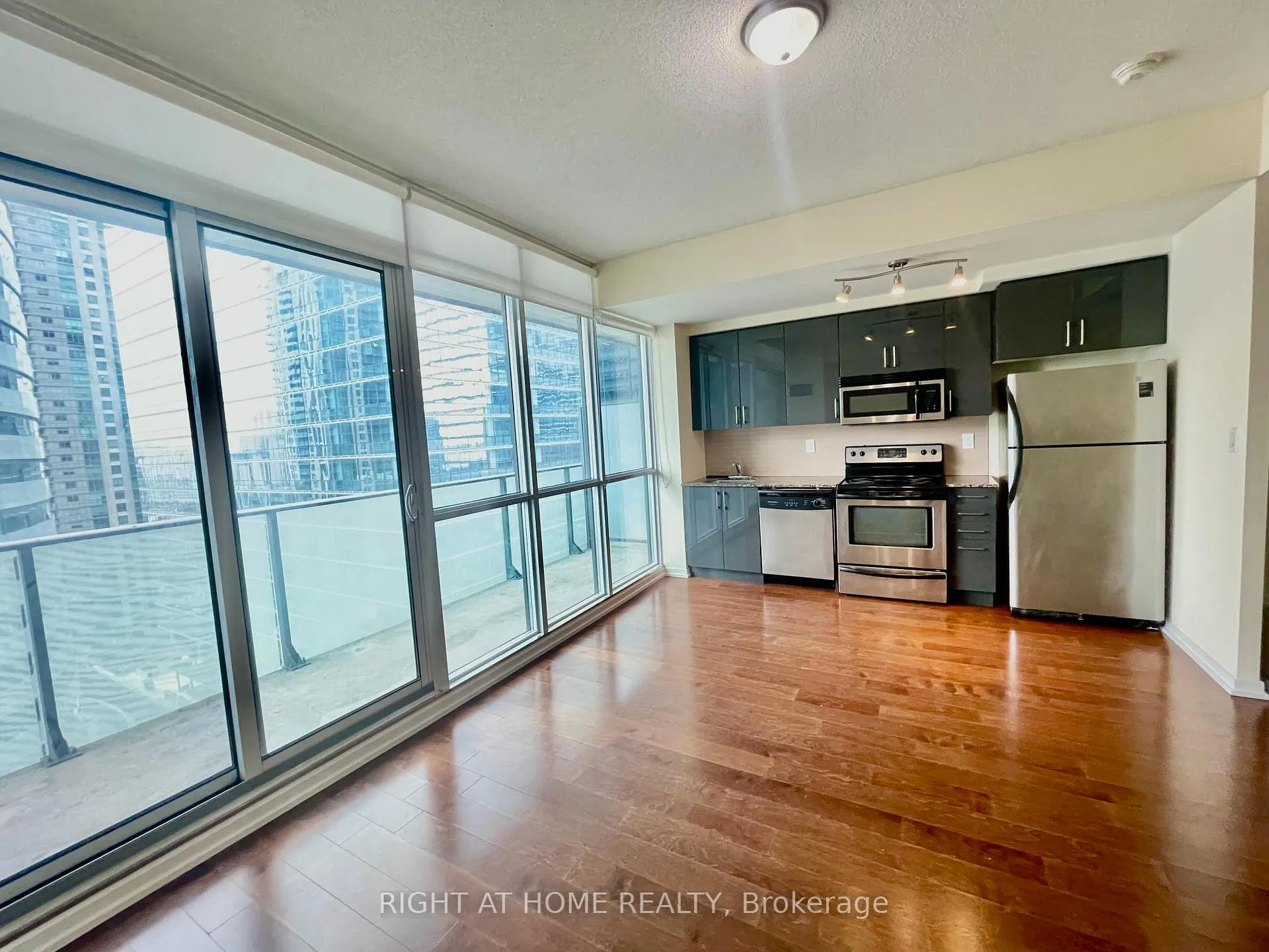 Photo 8 of Unit 1311, 55 Bremner Boulevard, Toronto, Waterfront Communities — HOMEH