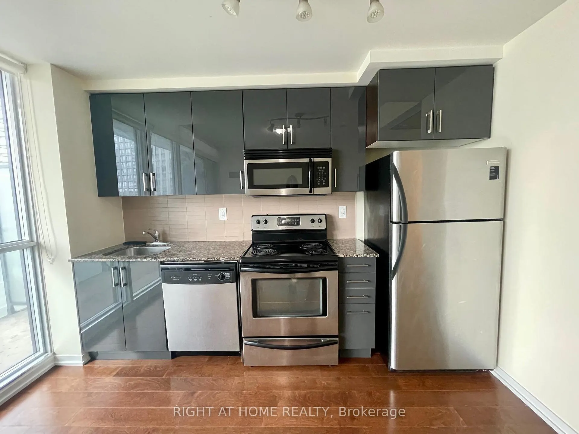 Photo 9 of Unit 1311, 55 Bremner Boulevard, Toronto, Waterfront Communities — HOMEH