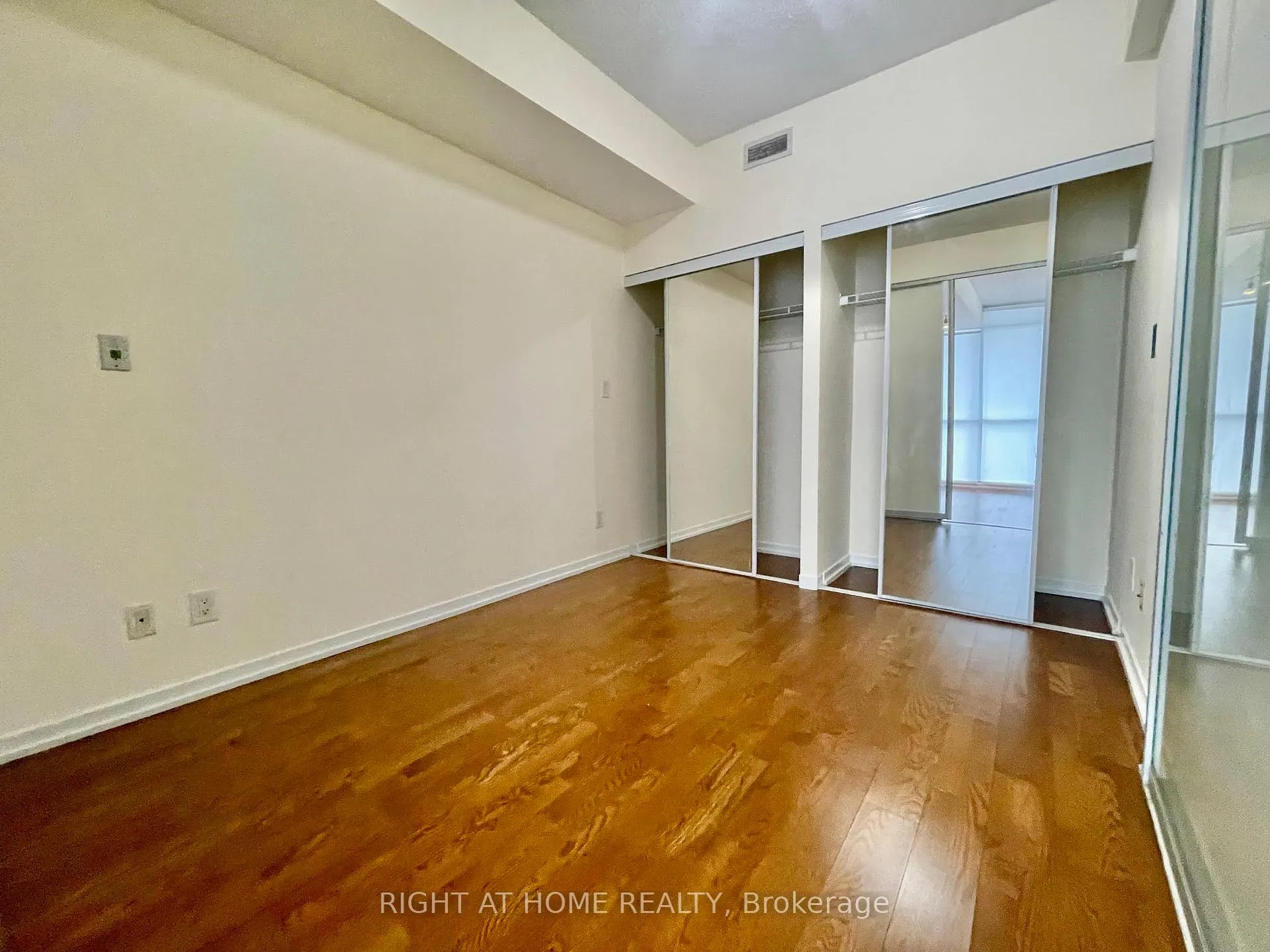 Photo 11 of Unit 1311, 55 Bremner Boulevard, Toronto, Waterfront Communities — HOMEH
