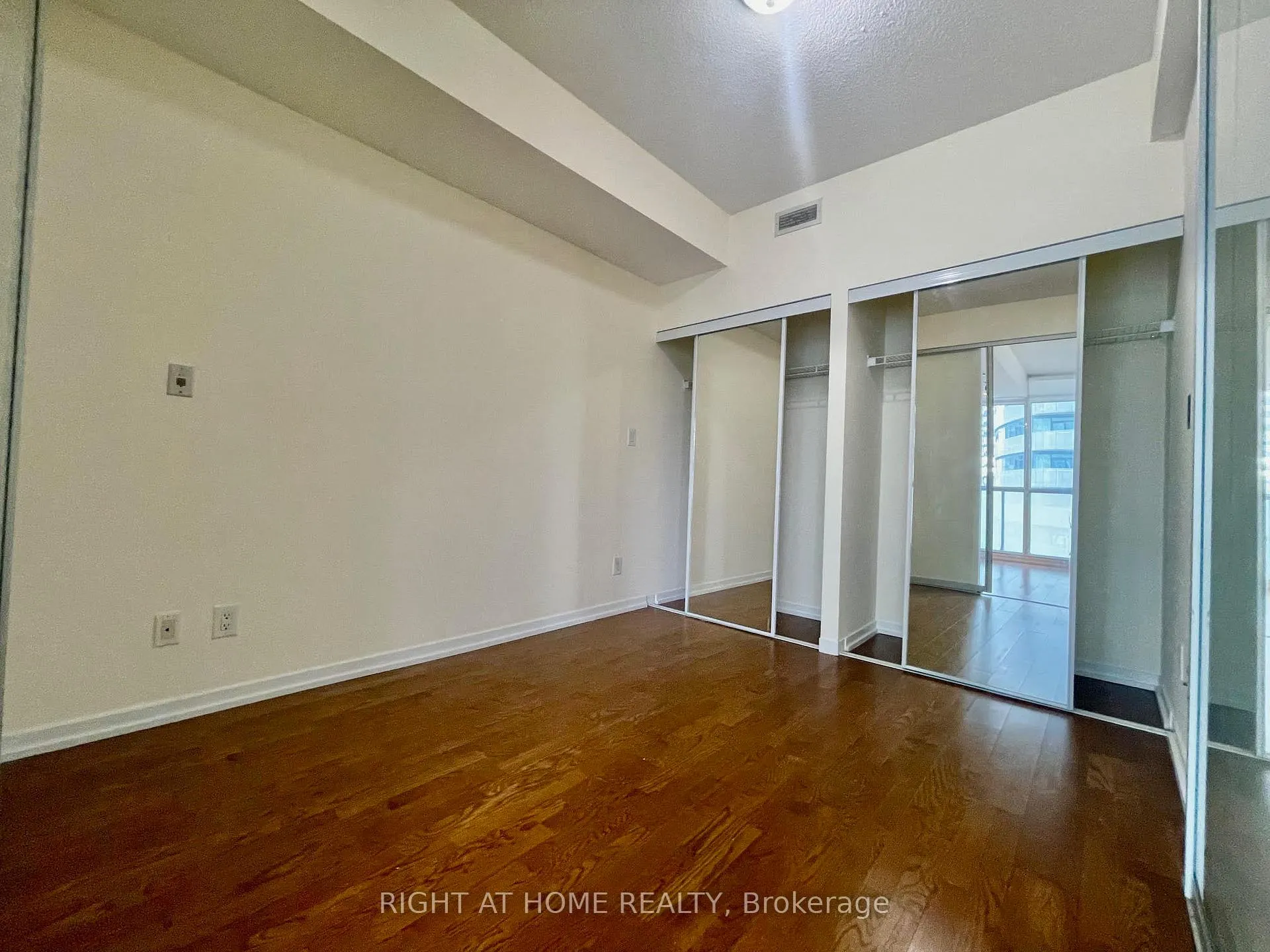 Photo 12 of Unit 1311, 55 Bremner Boulevard, Toronto, Waterfront Communities — HOMEH