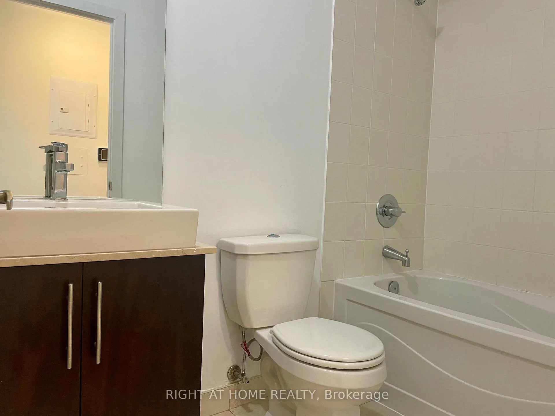 Photo 13 of Unit 1311, 55 Bremner Boulevard, Toronto, Waterfront Communities — HOMEH