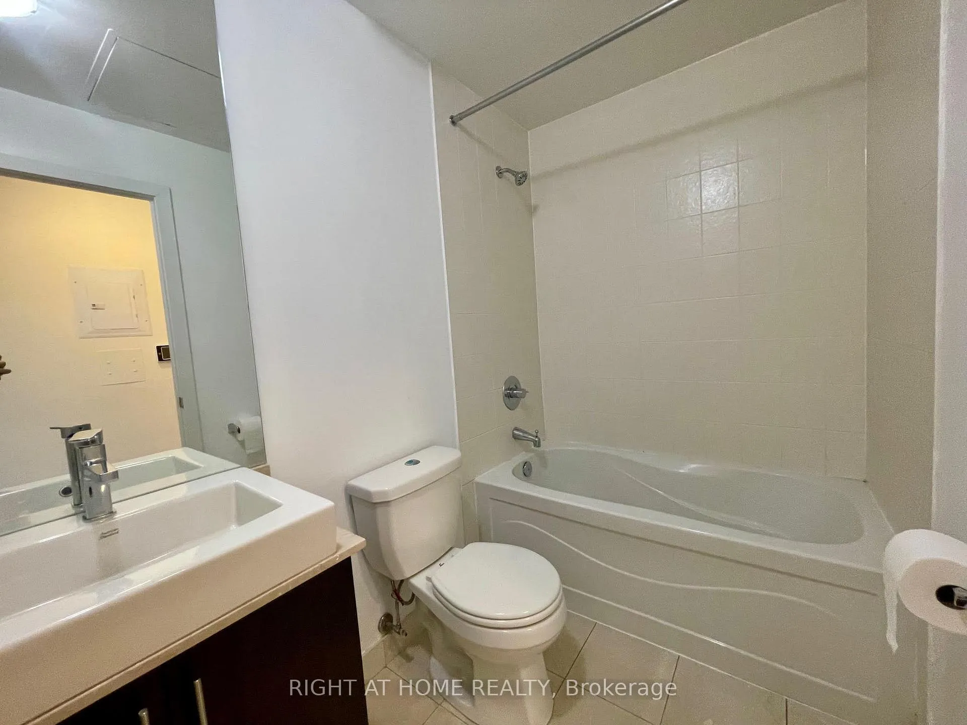Photo 14 of Unit 1311, 55 Bremner Boulevard, Toronto, Waterfront Communities — HOMEH
