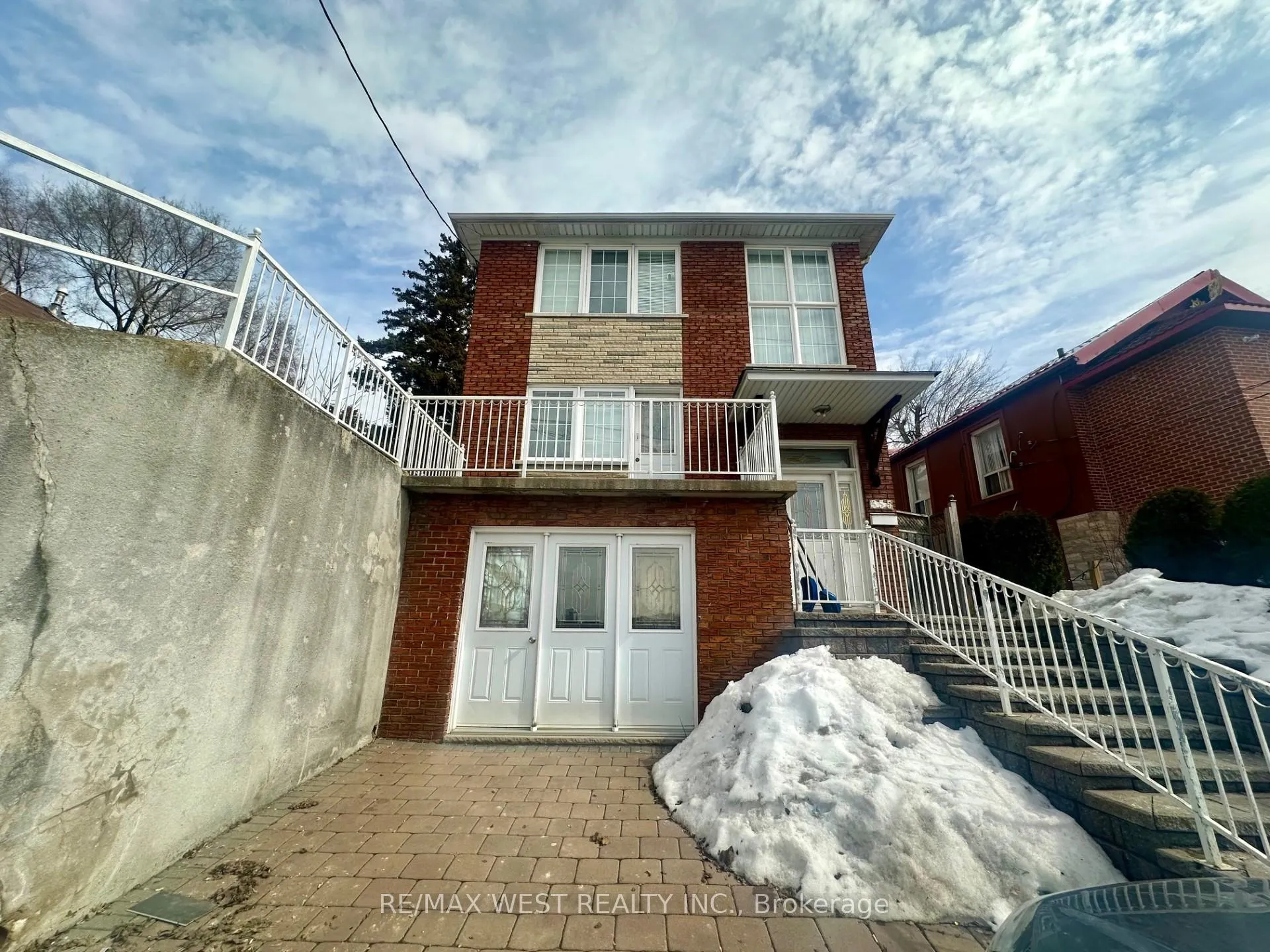 Front of Unit Basement, 355 Silverthorn Avenue