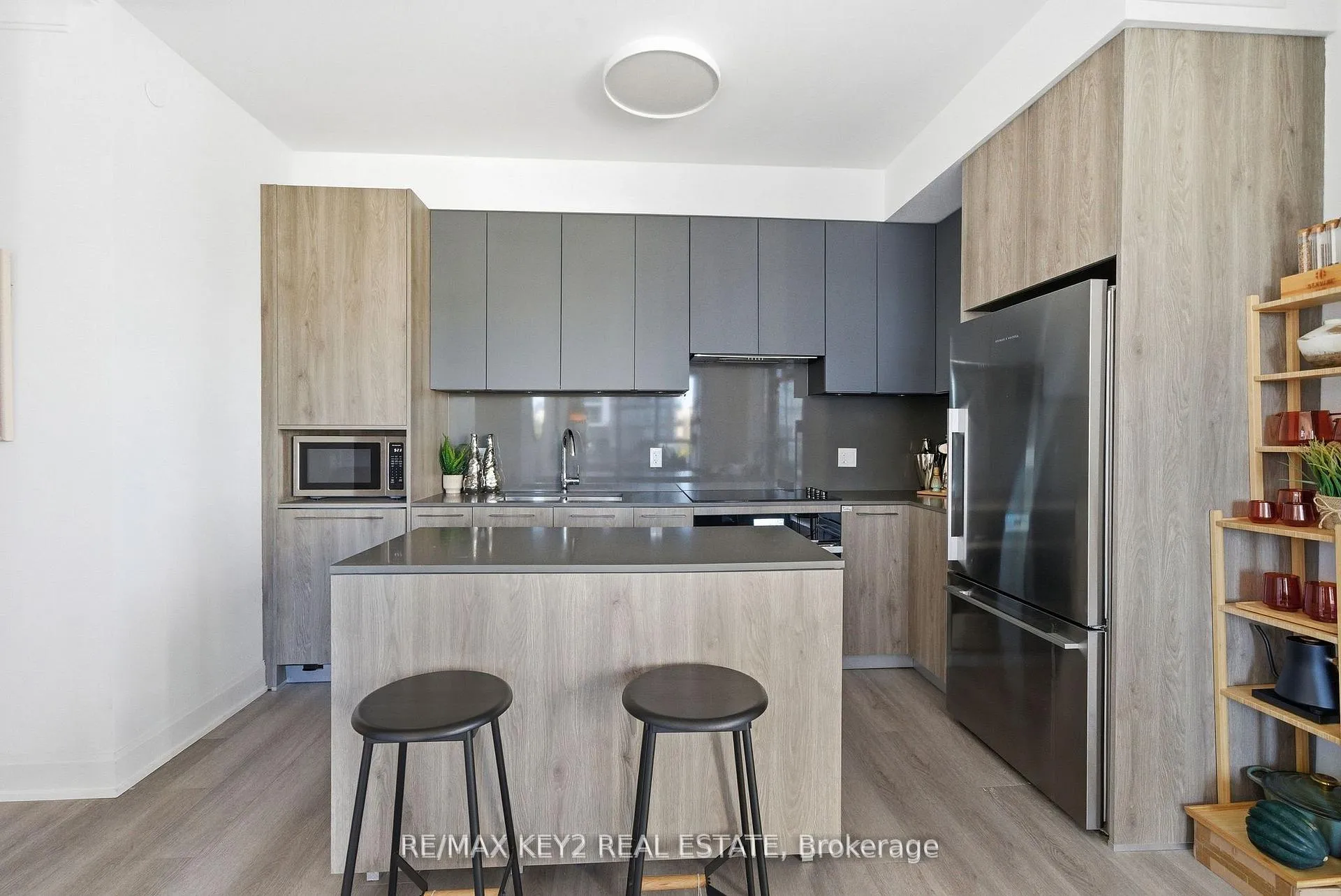 Photo 7 of Unit 601, 38 Water Walk Drive, Markham, Unionville — HOMEH