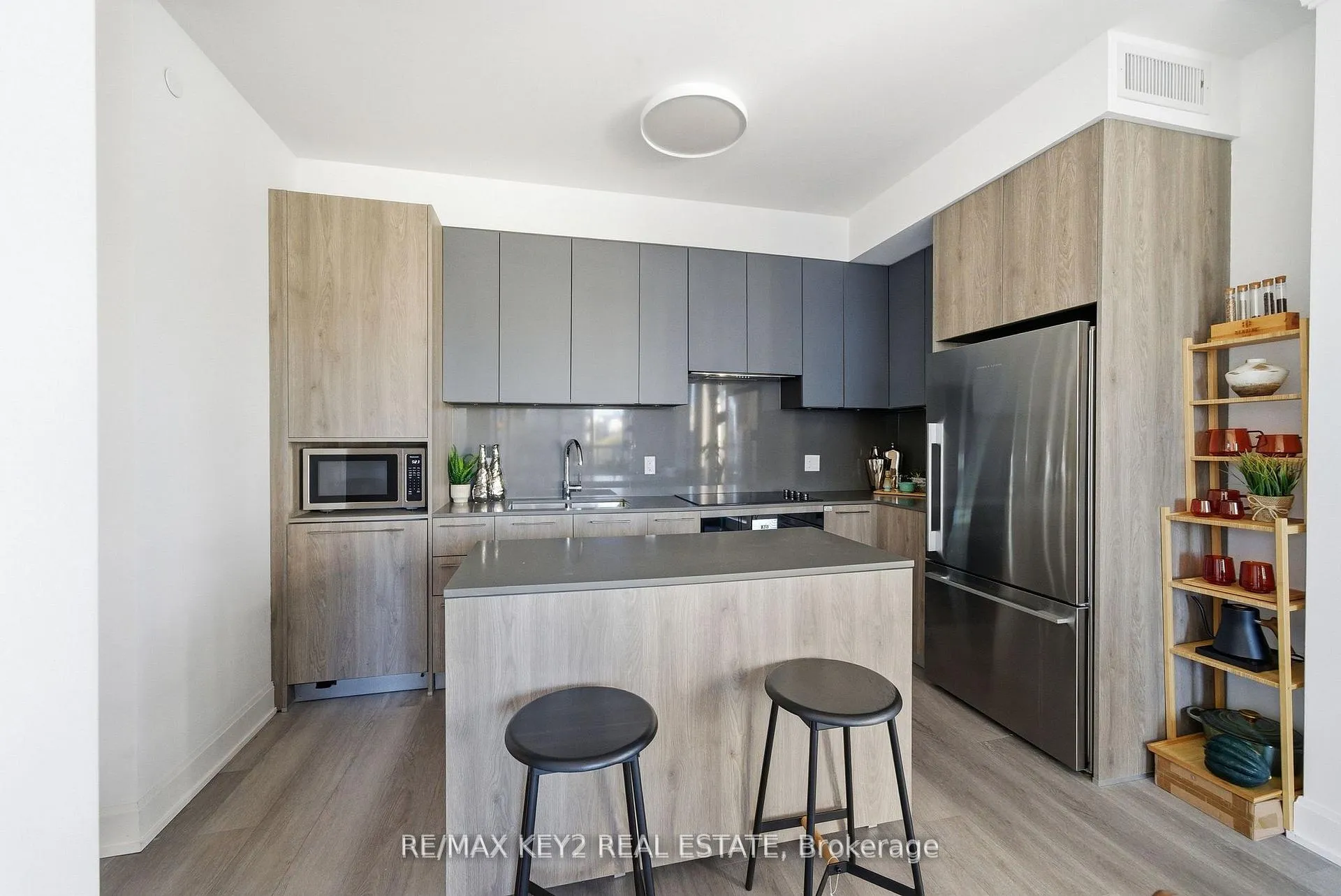 Photo 8 of Unit 601, 38 Water Walk Drive, Markham, Unionville — HOMEH