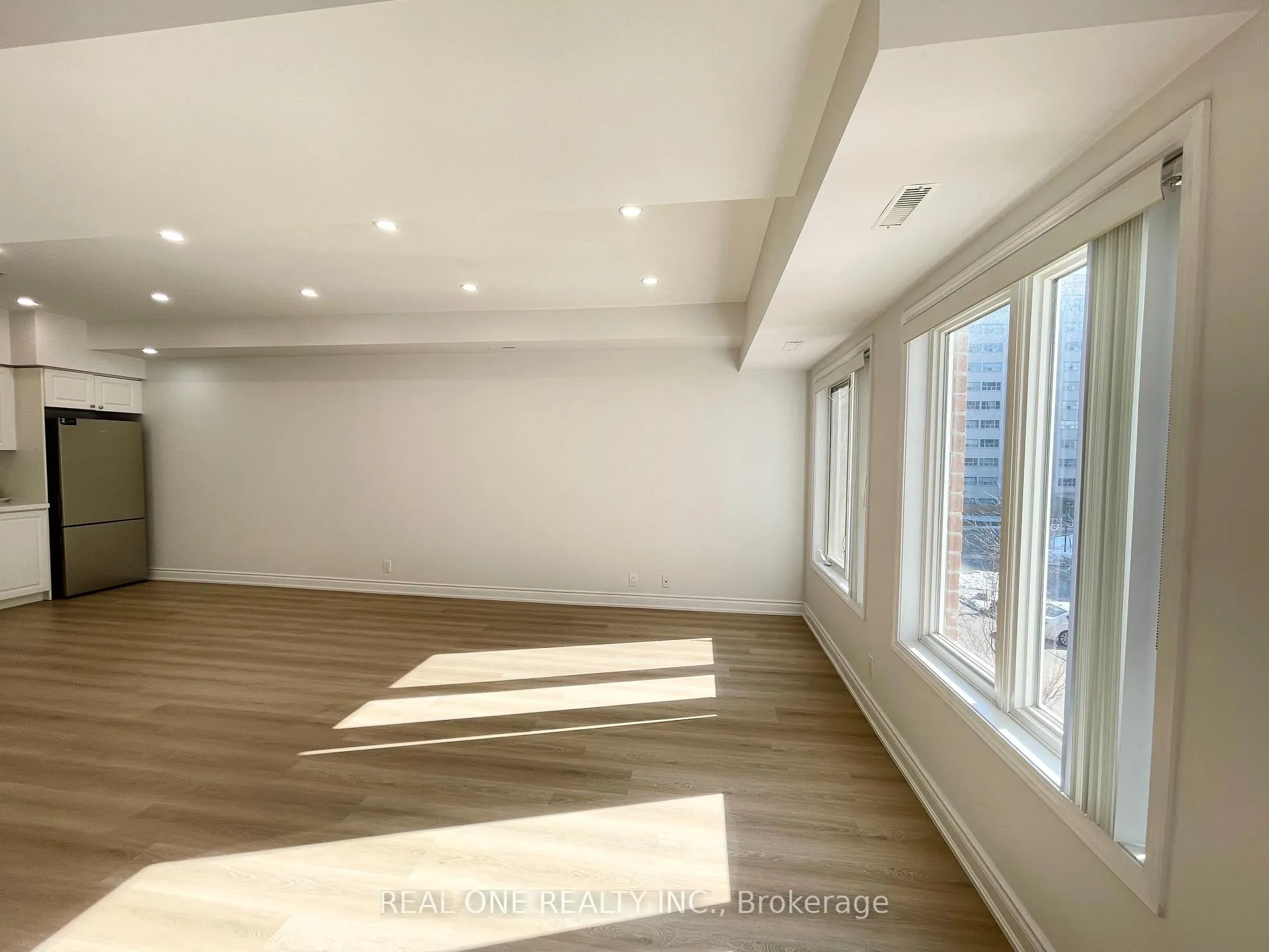 Photo 3 of Unit 217, 25 Richgrove Drive, Etobicoke, Willowridge-Martingrove-Richview — HOMEH
