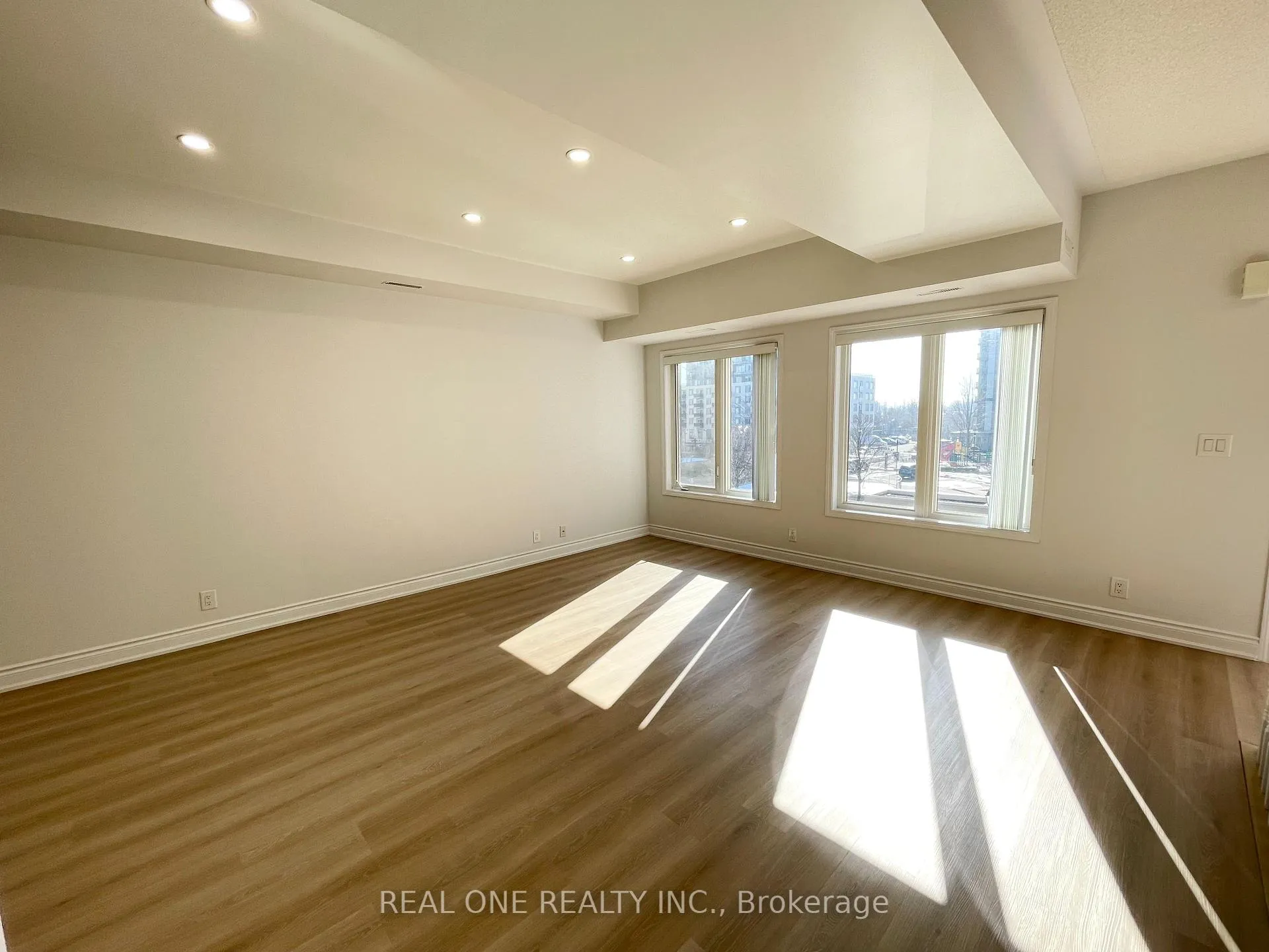 Photo 4 of Unit 217, 25 Richgrove Drive, Etobicoke, Willowridge-Martingrove-Richview — HOMEH