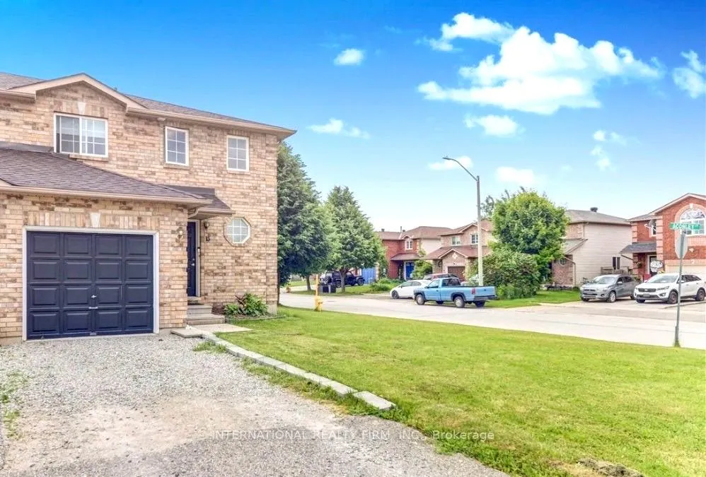 Photo 2 of 15 Hewitt Place, Barrie, Georgian Drive — HOMEH