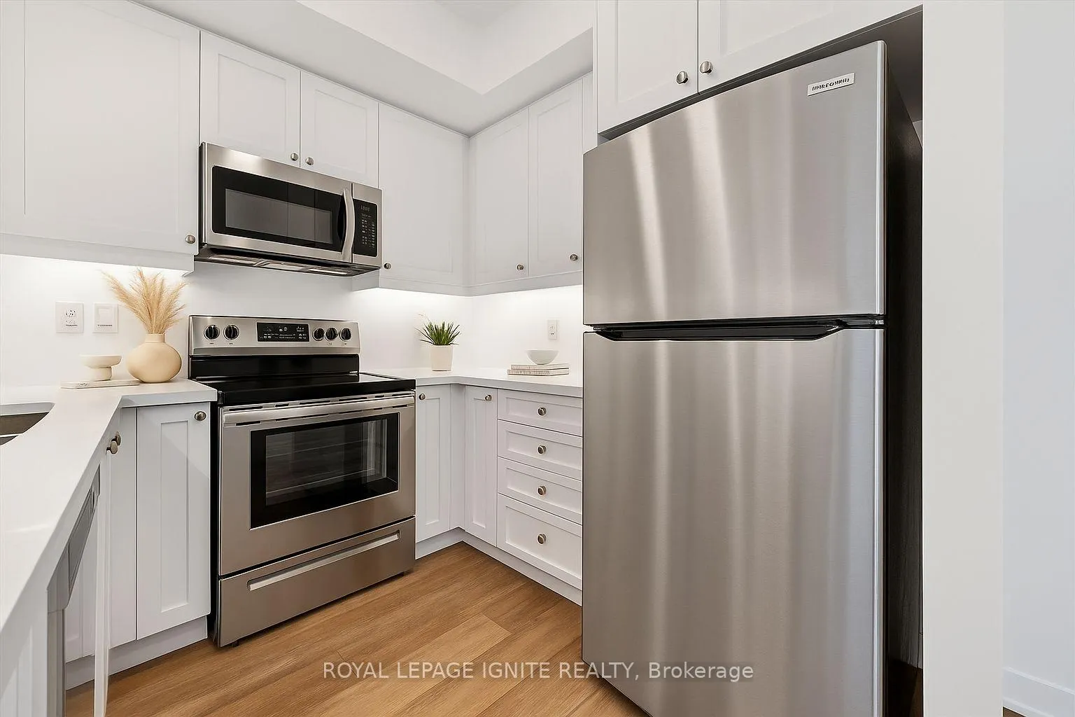 Photo 6 of Unit 228, 50 Lakebreeze Drive, Clarington, Newcastle — HOMEH