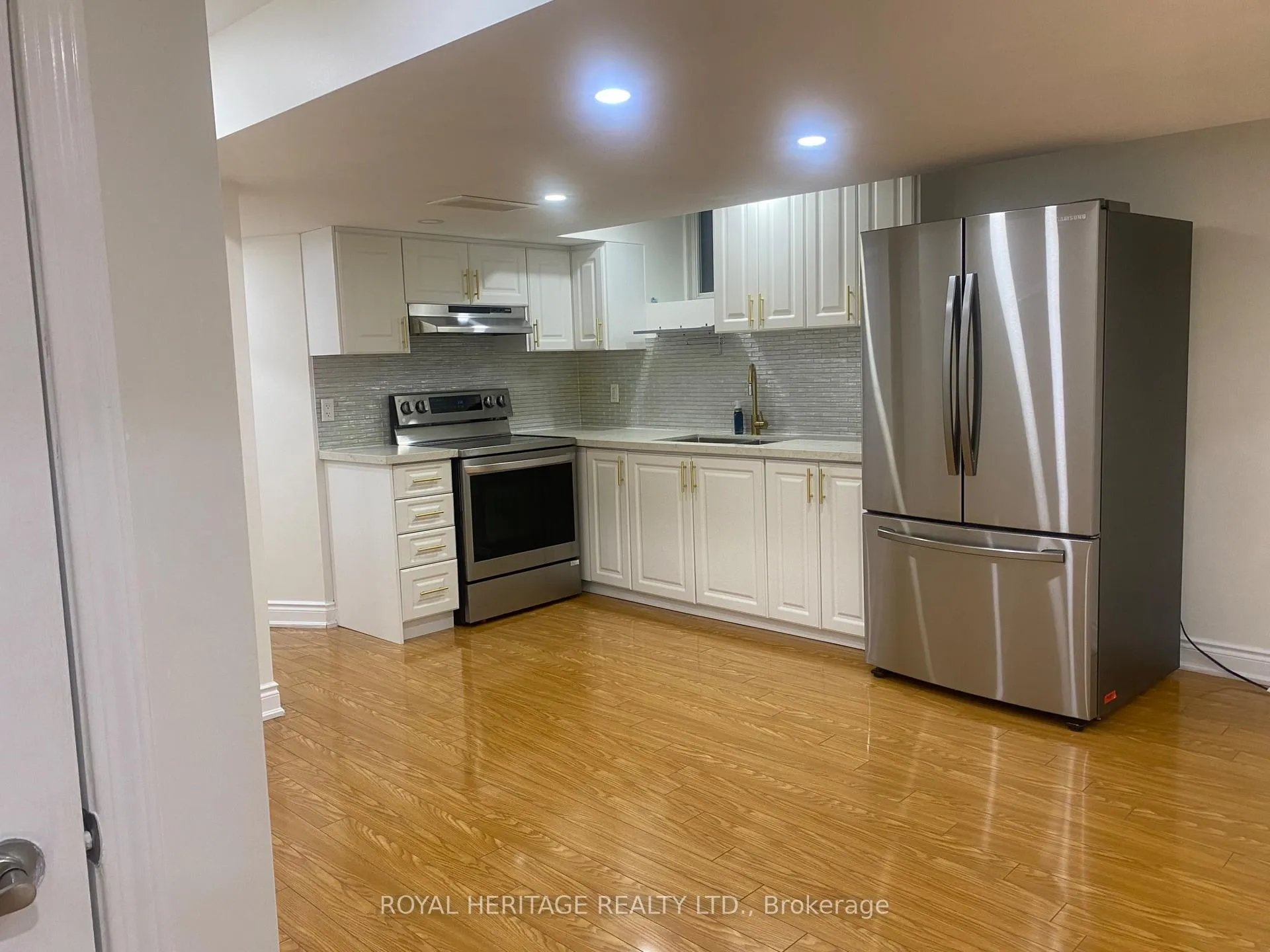 Photo 4 of 24 Reed Drive, Ajax, Central — HOMEH