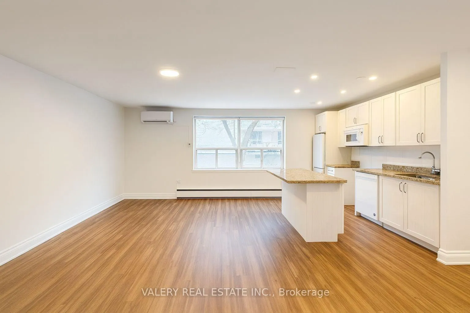 Photo 3 of Unit 8, 107 Redpath Avenue, Toronto, Mount Pleasant West — HOMEH