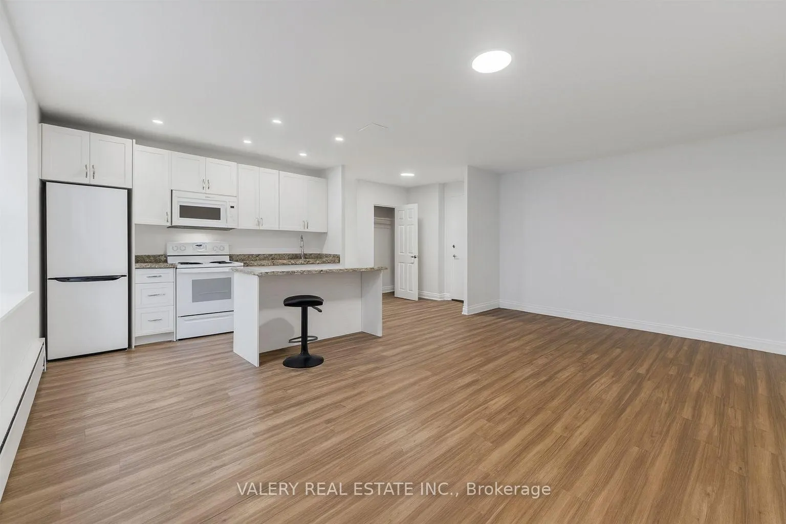 Photo 6 of Unit 8, 107 Redpath Avenue, Toronto, Mount Pleasant West — HOMEH