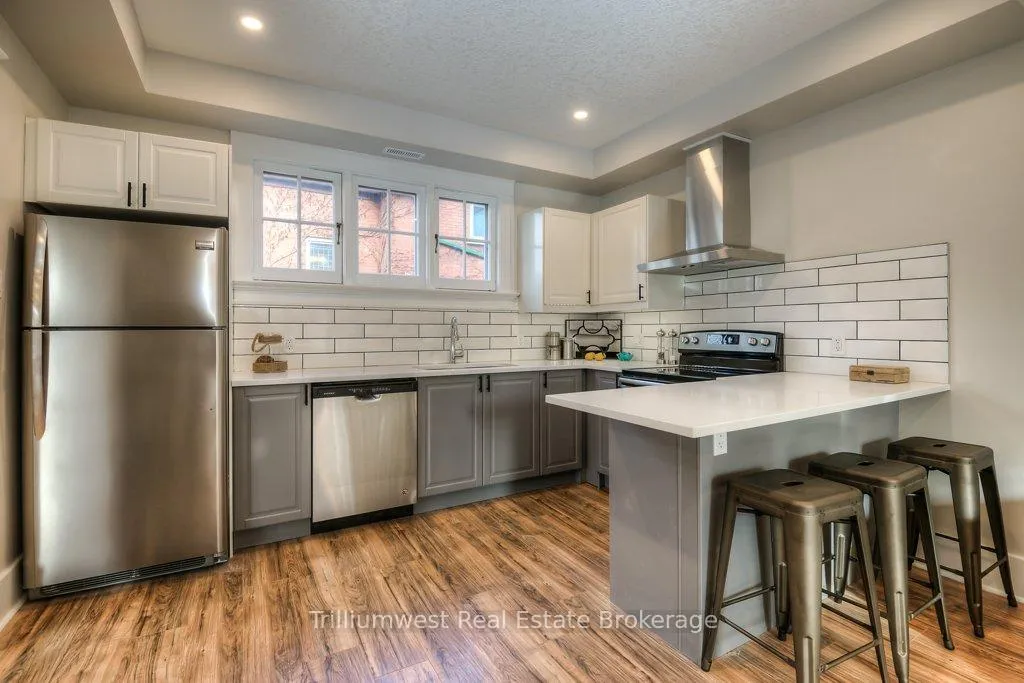 Photo 6 of 54 Park Street, Kitchener, Cherry Hill — HOMEH