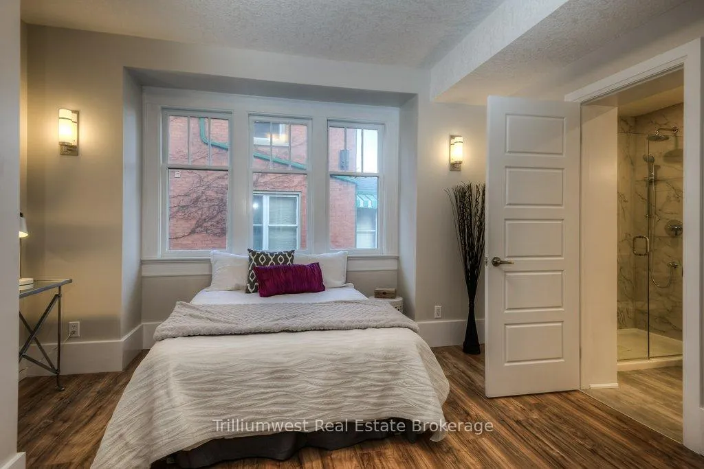 Photo 29 of 54 Park Street, Kitchener, Cherry Hill — HOMEH