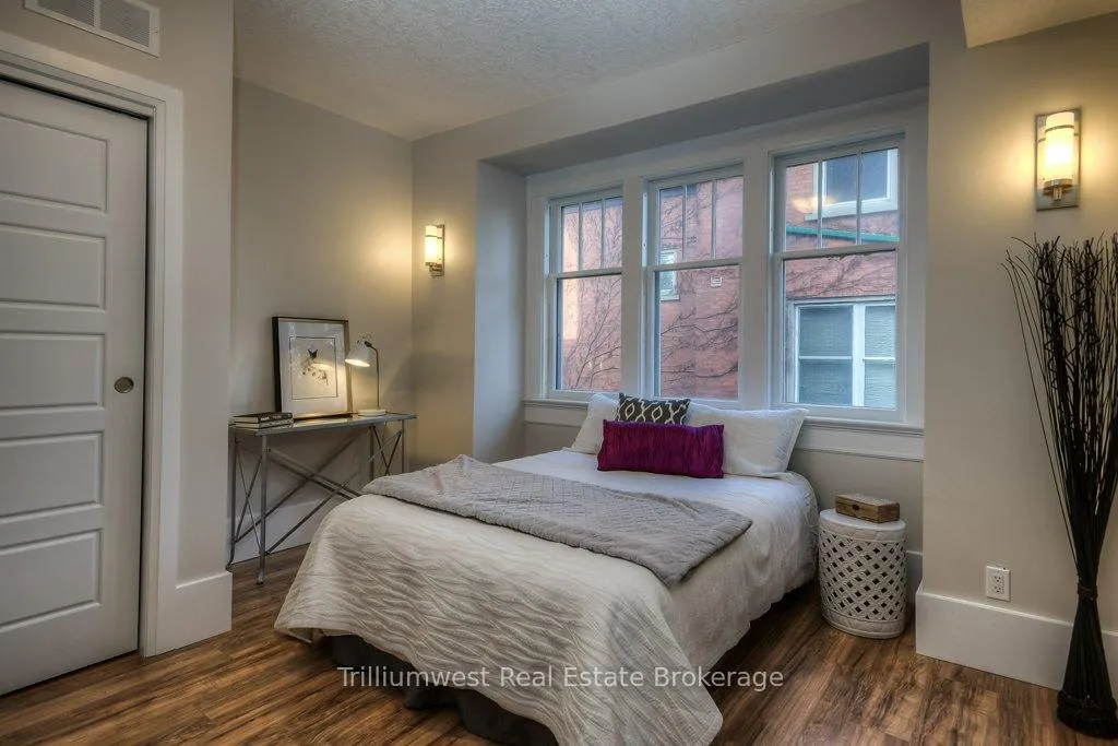 Photo 30 of 54 Park Street, Kitchener, Cherry Hill — HOMEH