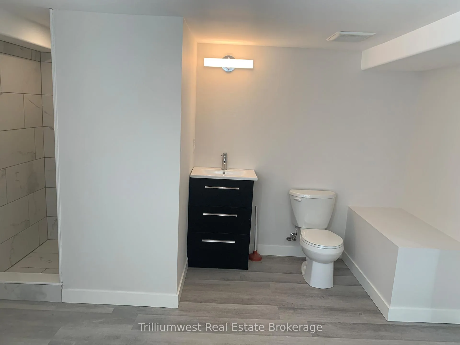 Photo 47 of 54 Park Street, Kitchener, Cherry Hill — HOMEH
