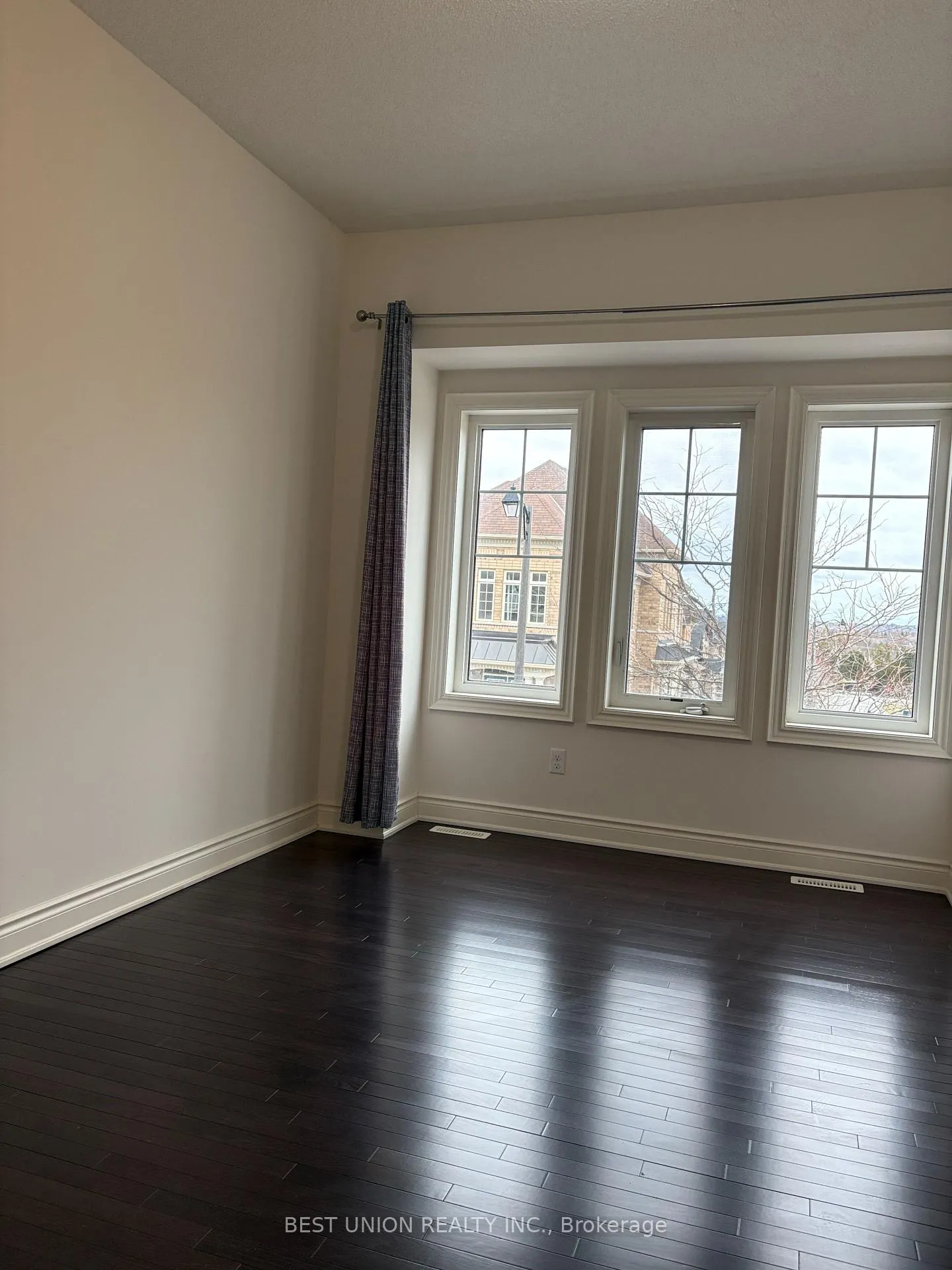 Photo 10 of 52 Manila Street, Markham, Berczy — HOMEH
