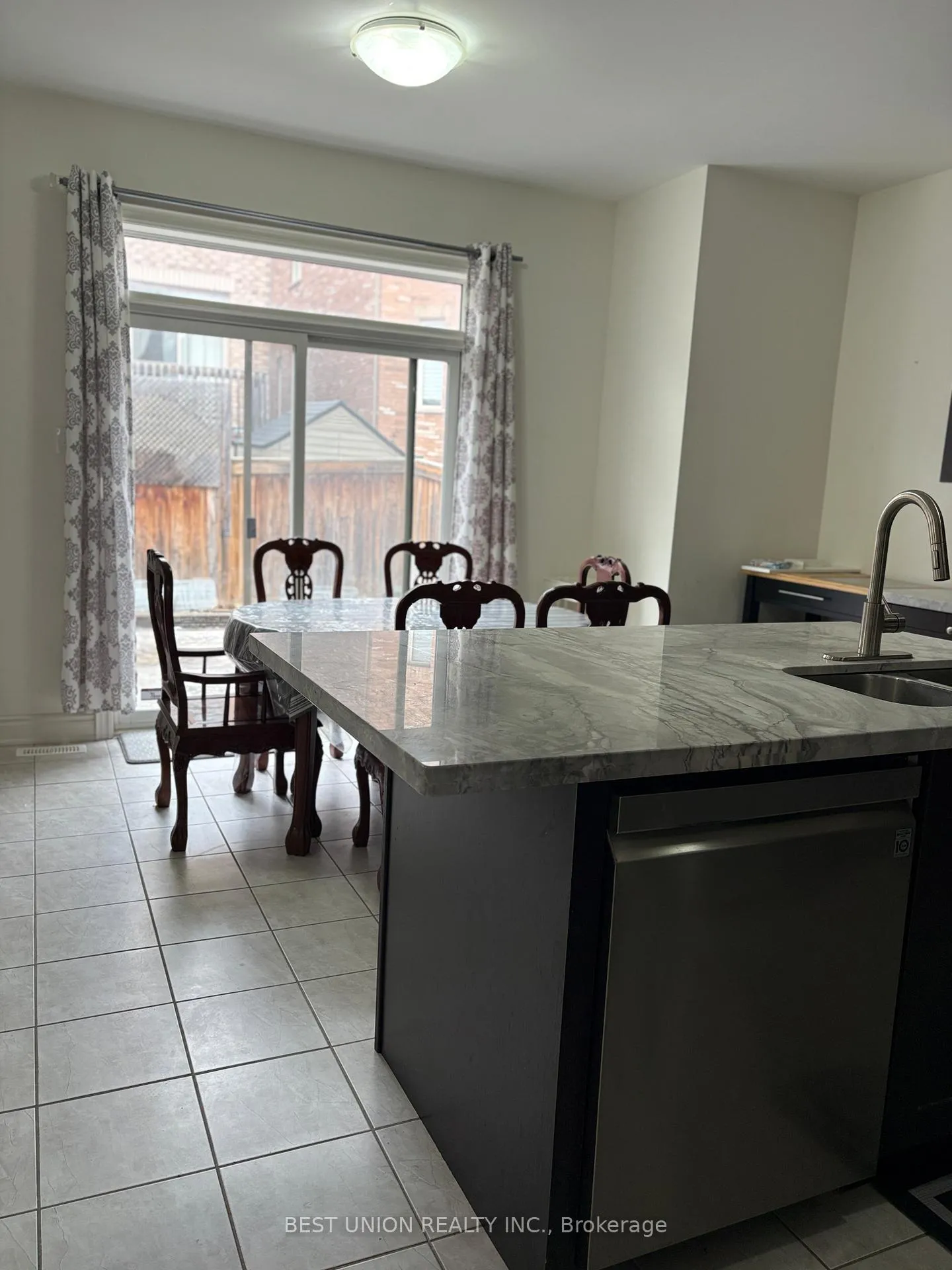 Photo 11 of 52 Manila Street, Markham, Berczy — HOMEH
