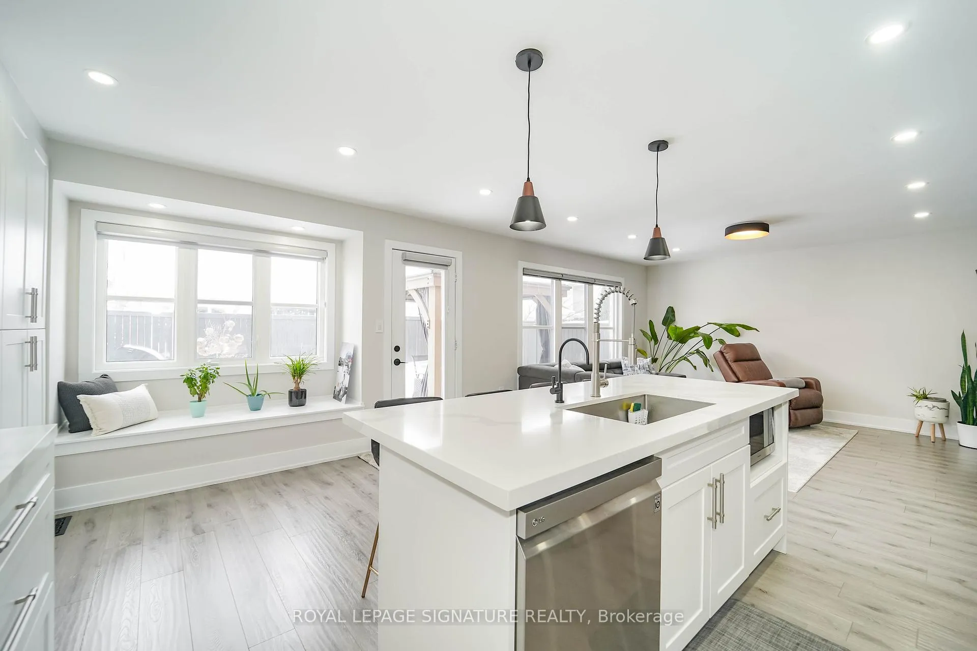 Photo 19 of 80 Kidd Crescent, New Tecumseth, Alliston — HOMEH