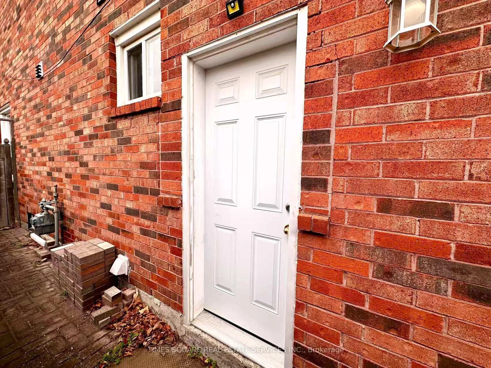 Photo 2 of 12 Milton Place, Vaughan, Maple — HOMEH